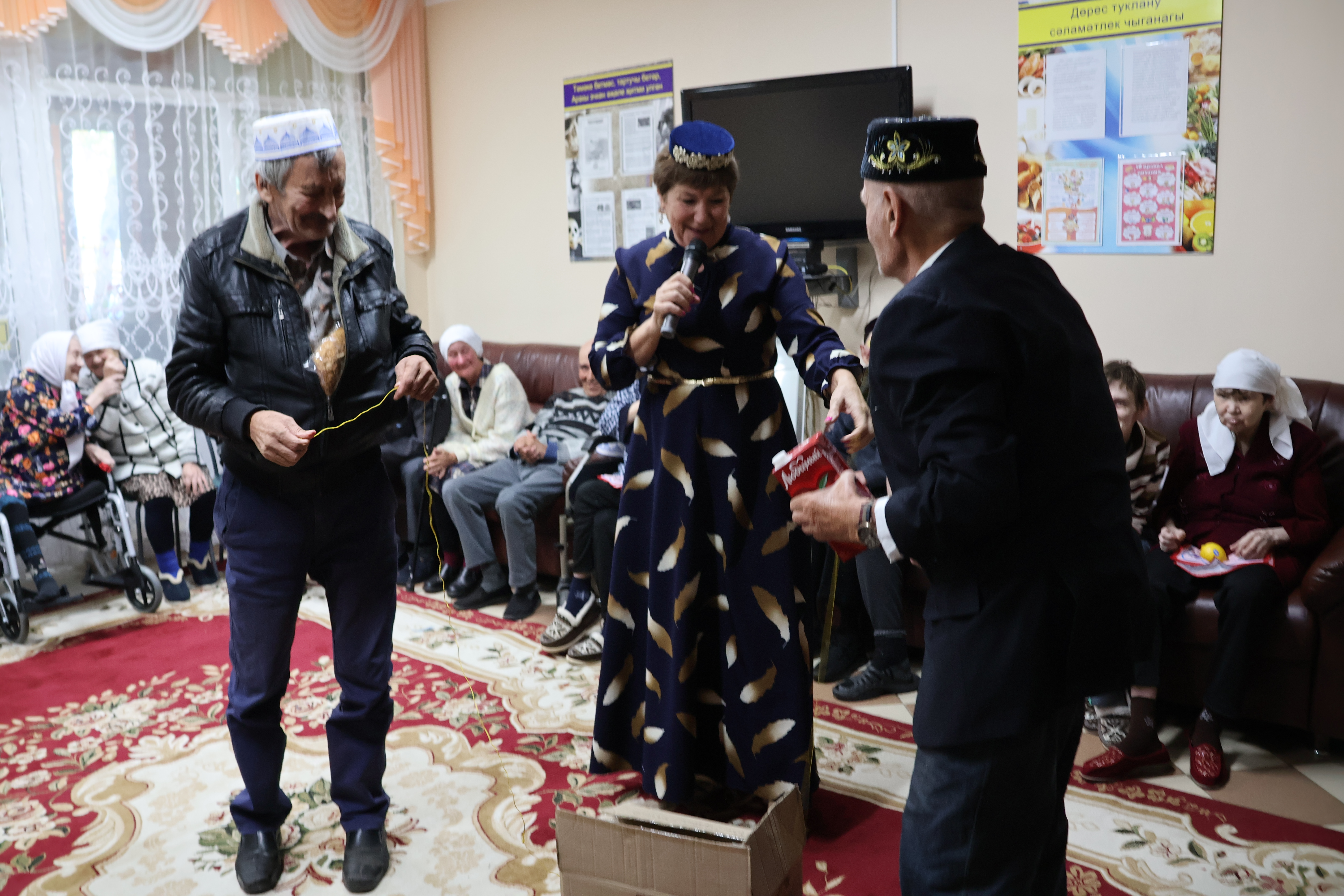 Пучы картлар һәм инвалидлар йортында өлкәннәрне хөрмәтләделәр