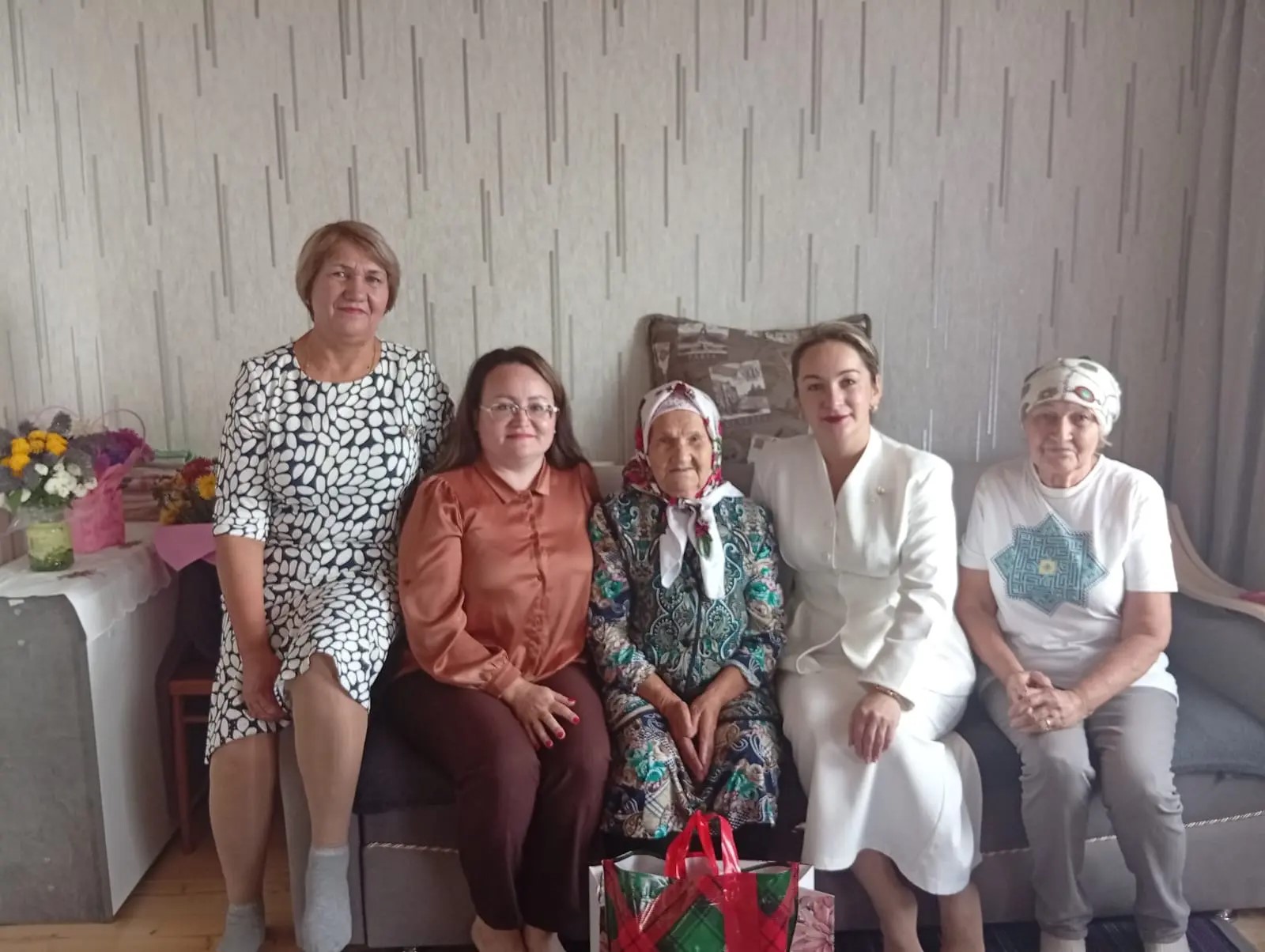 Әтәс авылында яшәүче Рәфия Рәхимовага 90 яшь