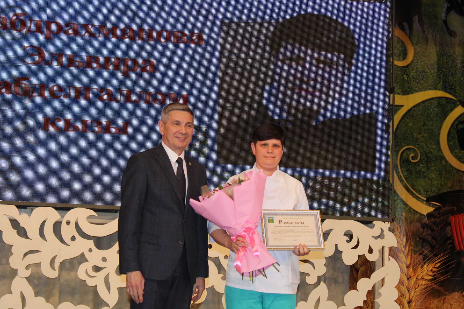 Без кабызган утлар якты янар хезмәт илендә: Алдынгылар җыеныннан безнең репортаж
