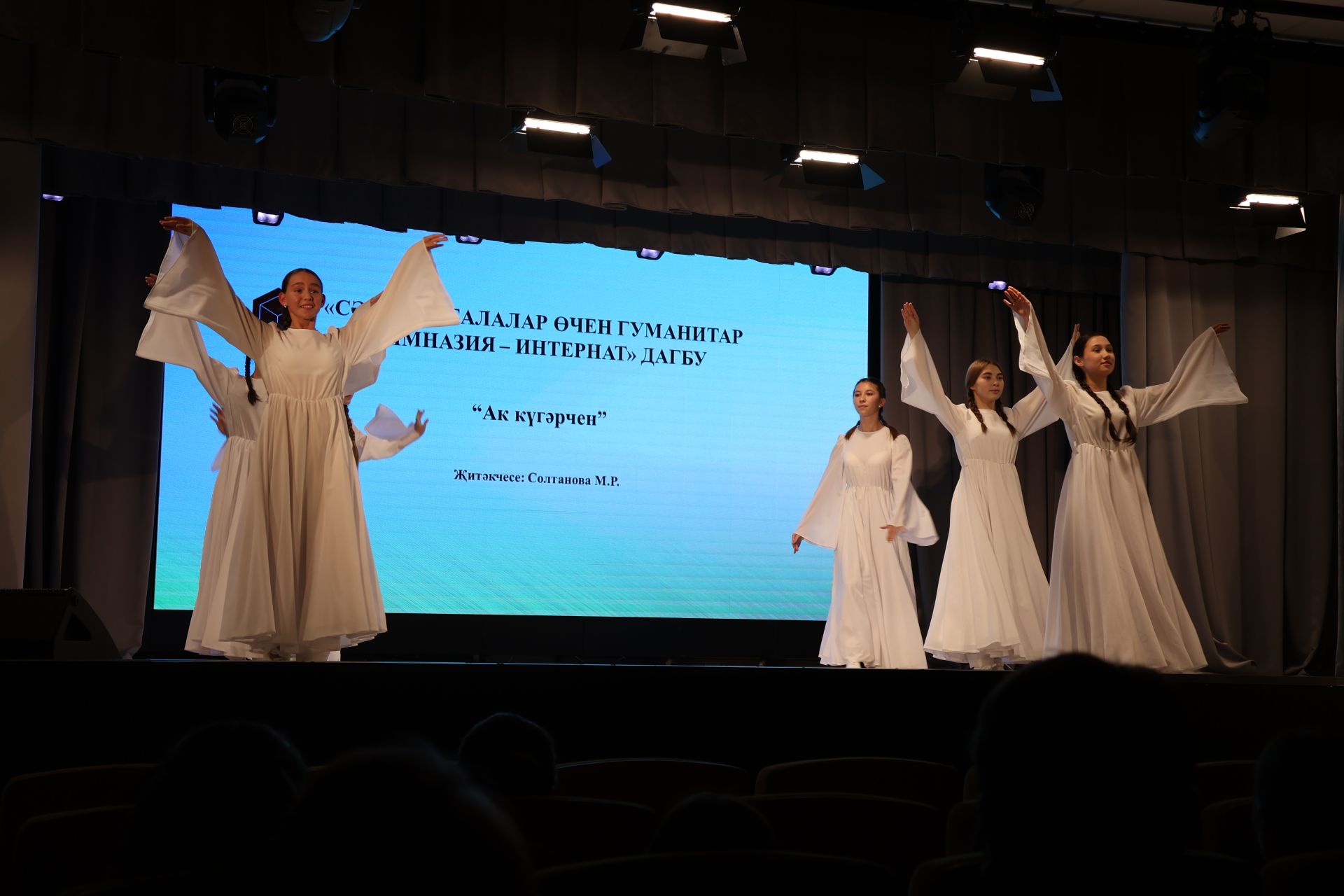 «Ак күгәрчен» хәйрия концертыннан кергән акчалар авыр яралыларга медикаментлар алу өчен тотылачак (фотолар, видео)