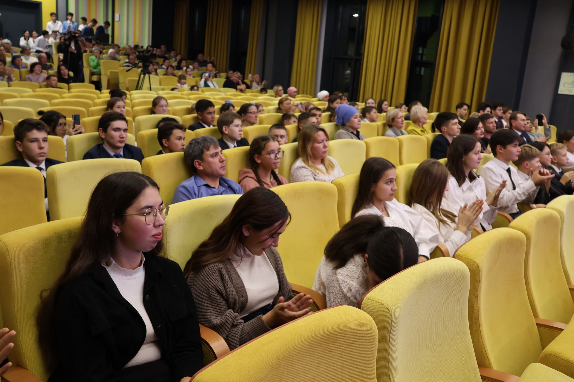 «Ак күгәрчен» хәйрия концертыннан кергән акчалар авыр яралыларга медикаментлар алу өчен тотылачак (фотолар, видео)