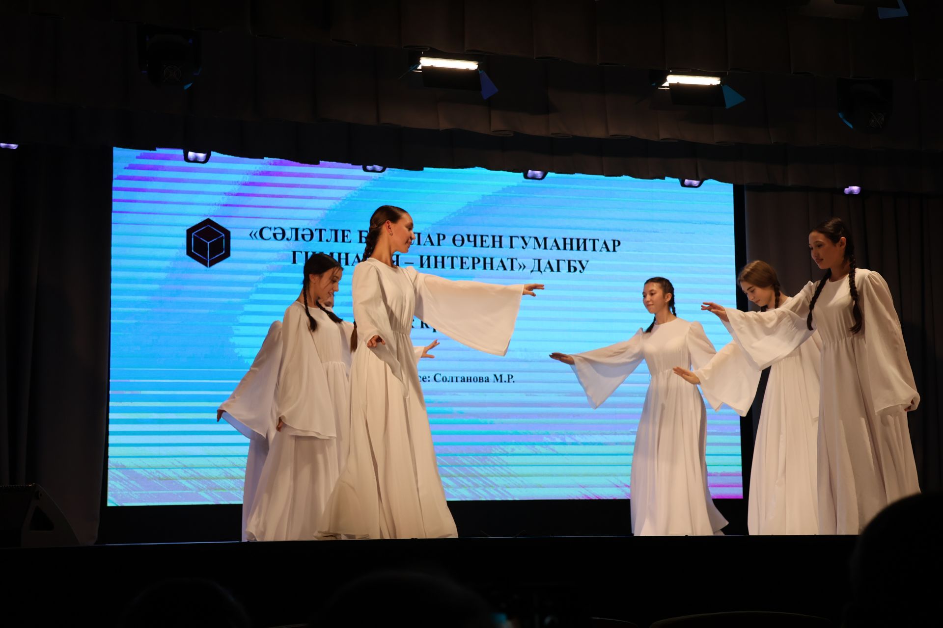 «Ак күгәрчен» хәйрия концертыннан кергән акчалар авыр яралыларга медикаментлар алу өчен тотылачак (фотолар, видео)