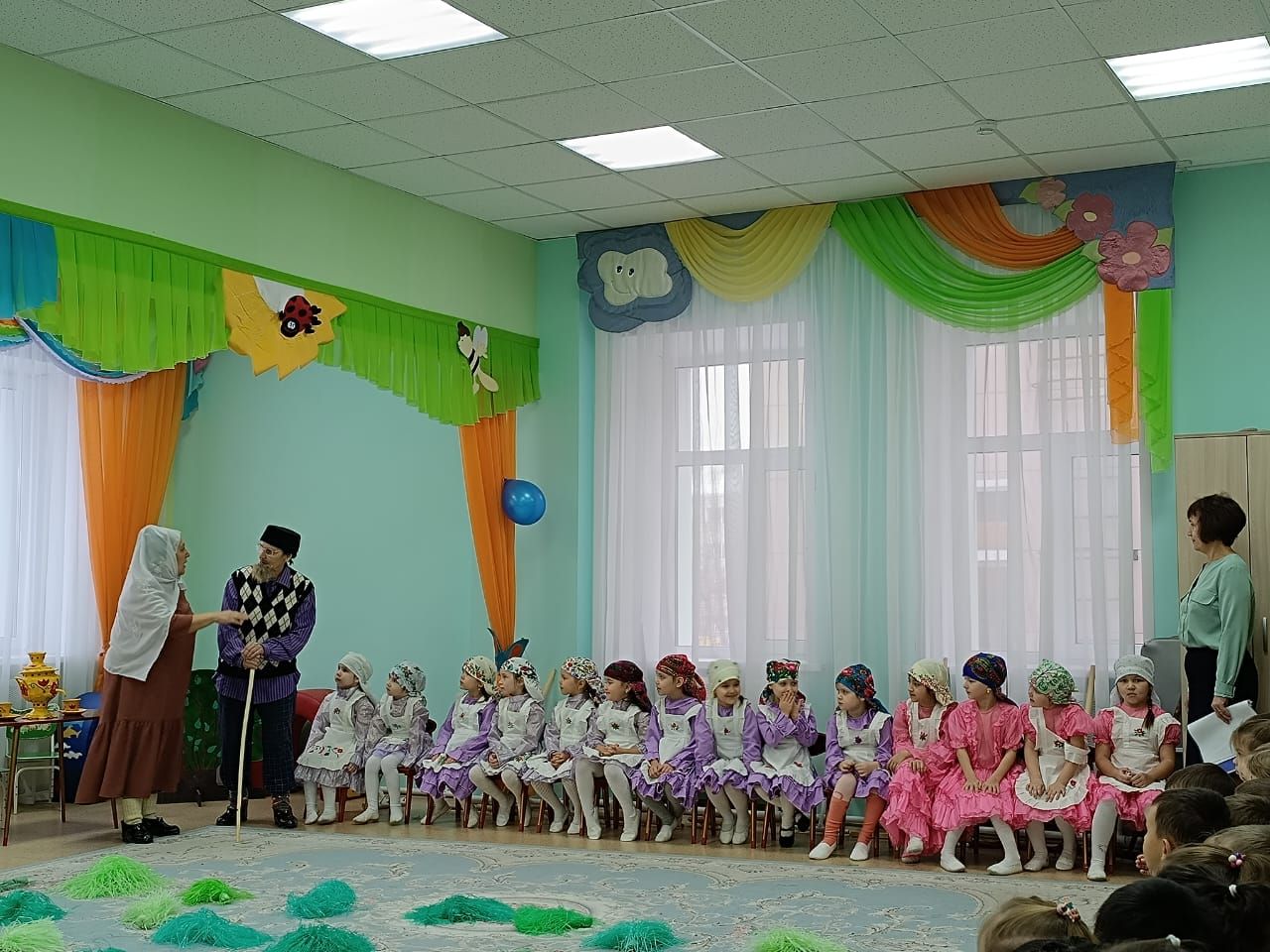 «Алтынчәч” балалар бакчасында “Печән өмәсе» милли йоласын искә төшерделәр