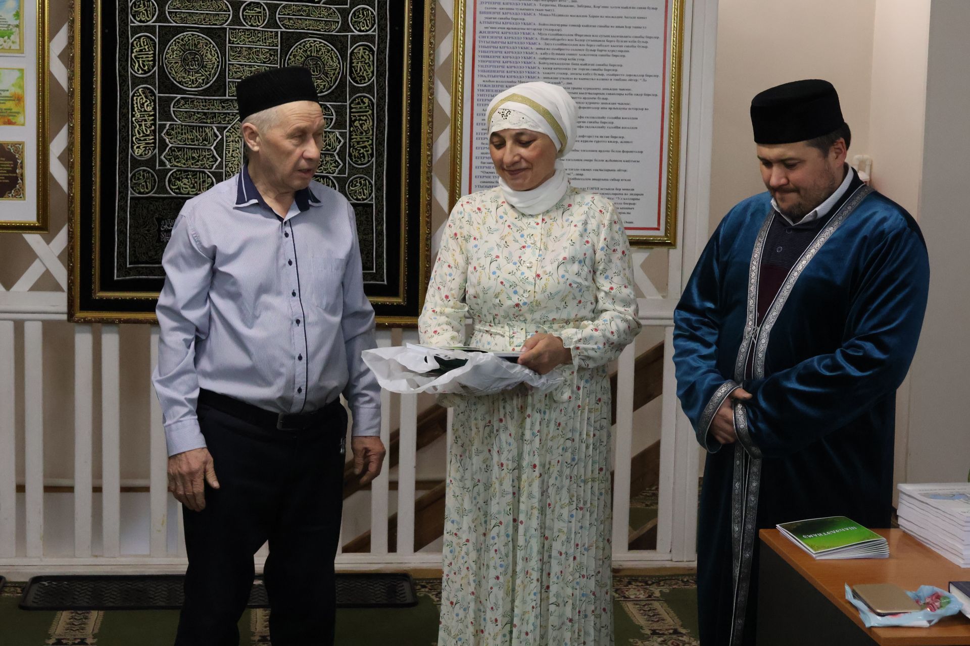 СӨБХАНАЛЛАҺ: “Бүләк” мәчете мәдрәсәсеннән 11 мөслимә таныклыкка ия булды