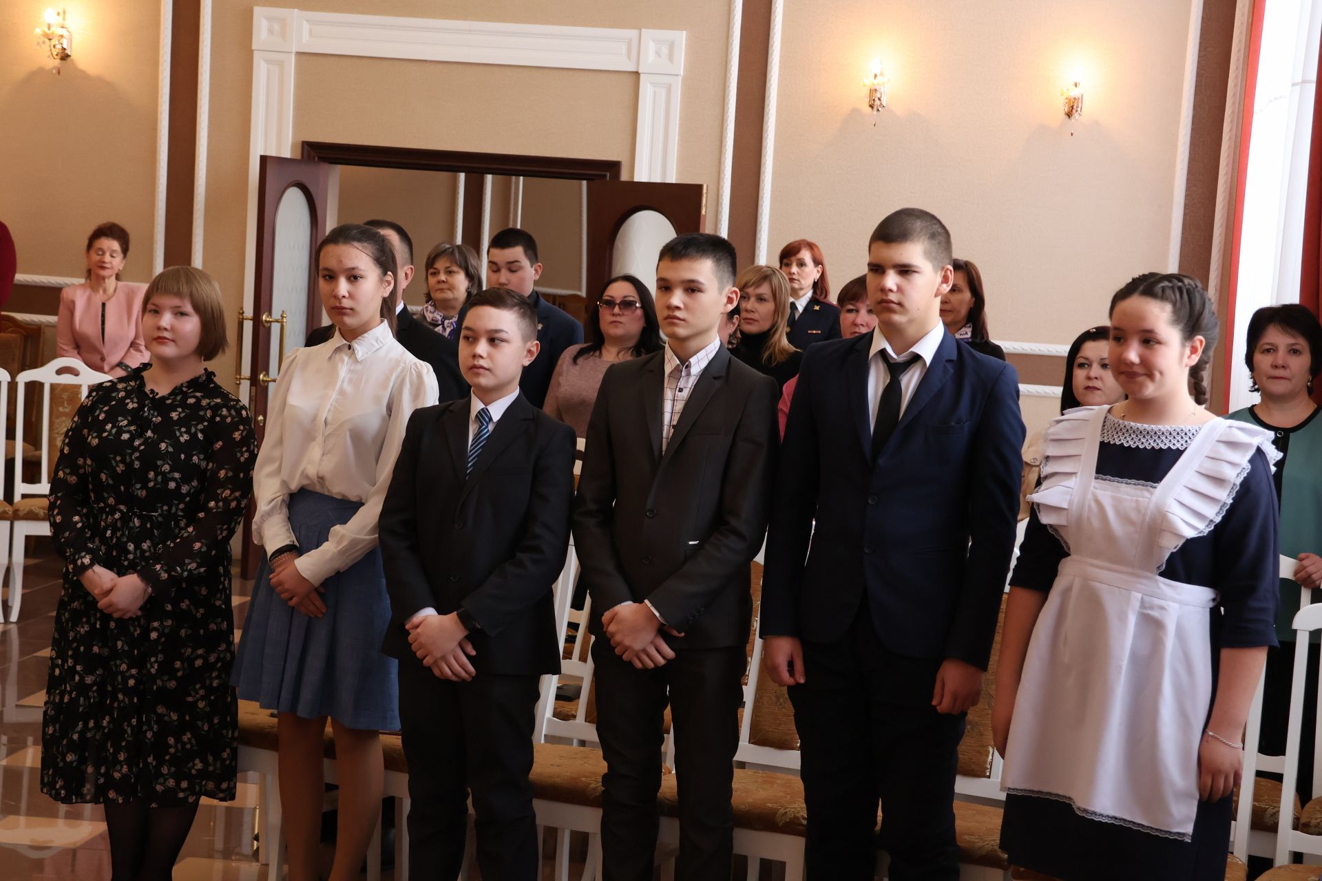 Шәхесне раслаучы документ тапланмасын, яшьләр!