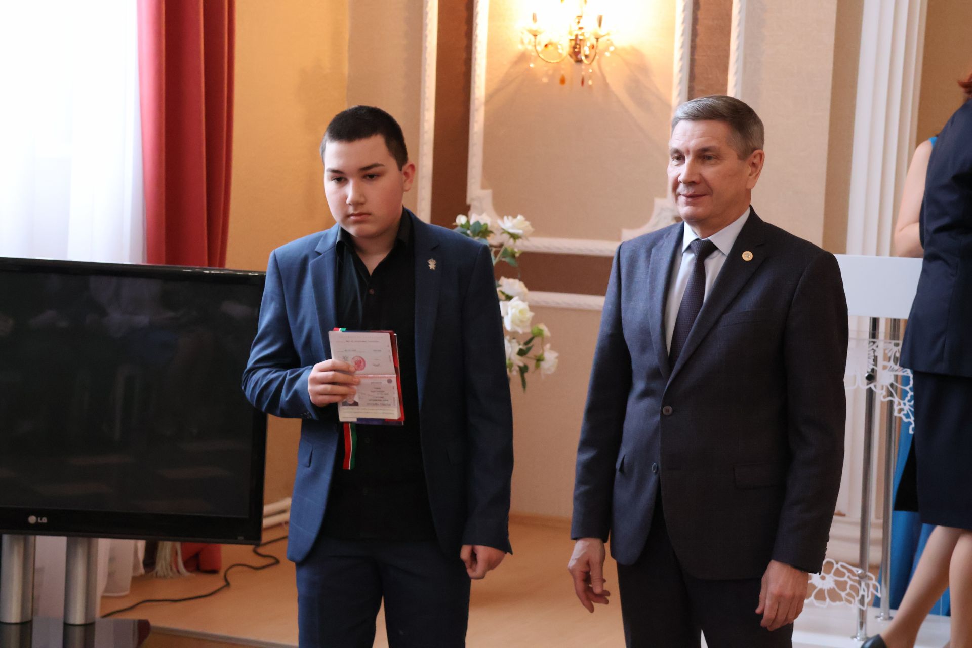 Шәхесне раслаучы документ тапланмасын, яшьләр!