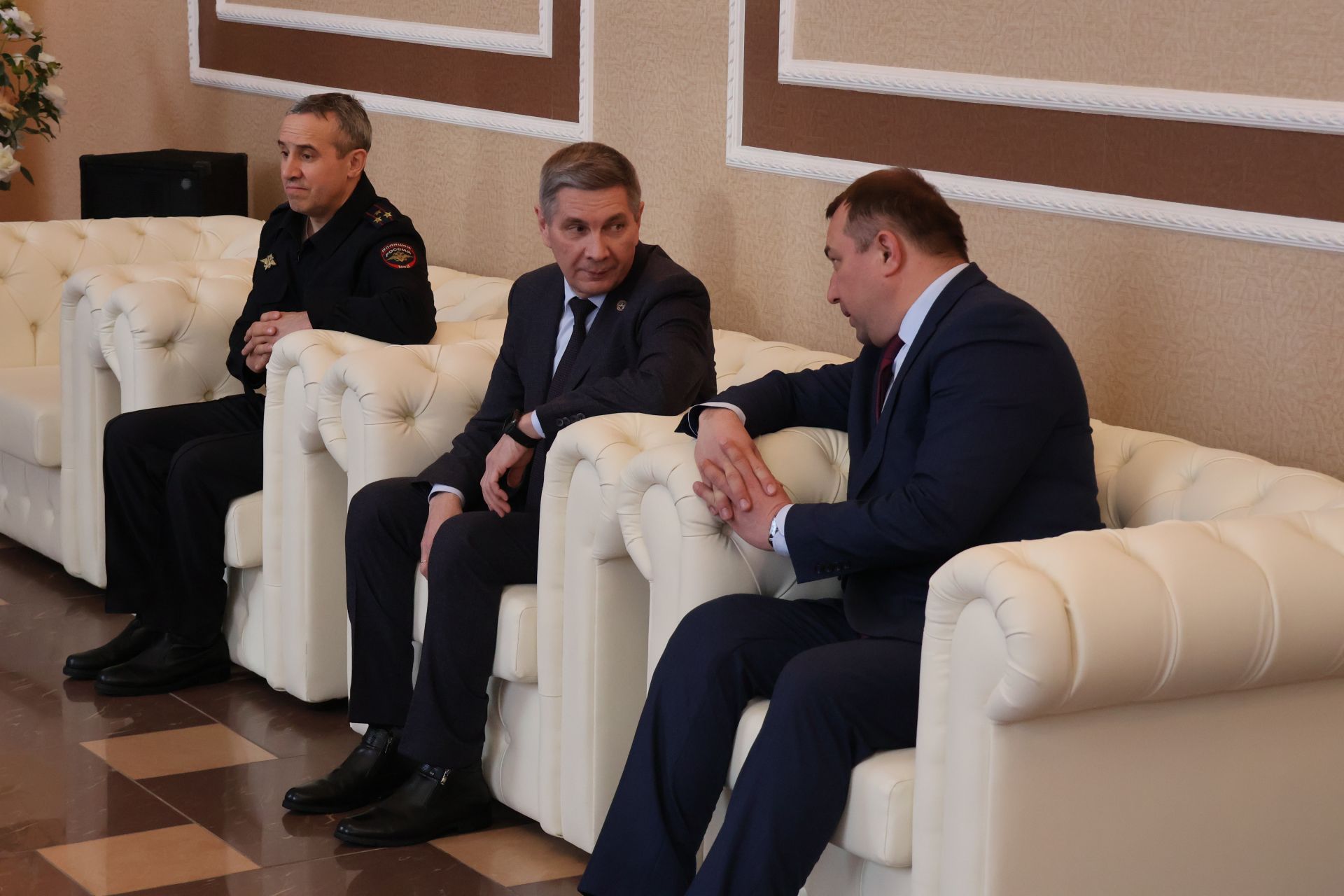 Шәхесне раслаучы документ тапланмасын, яшьләр!