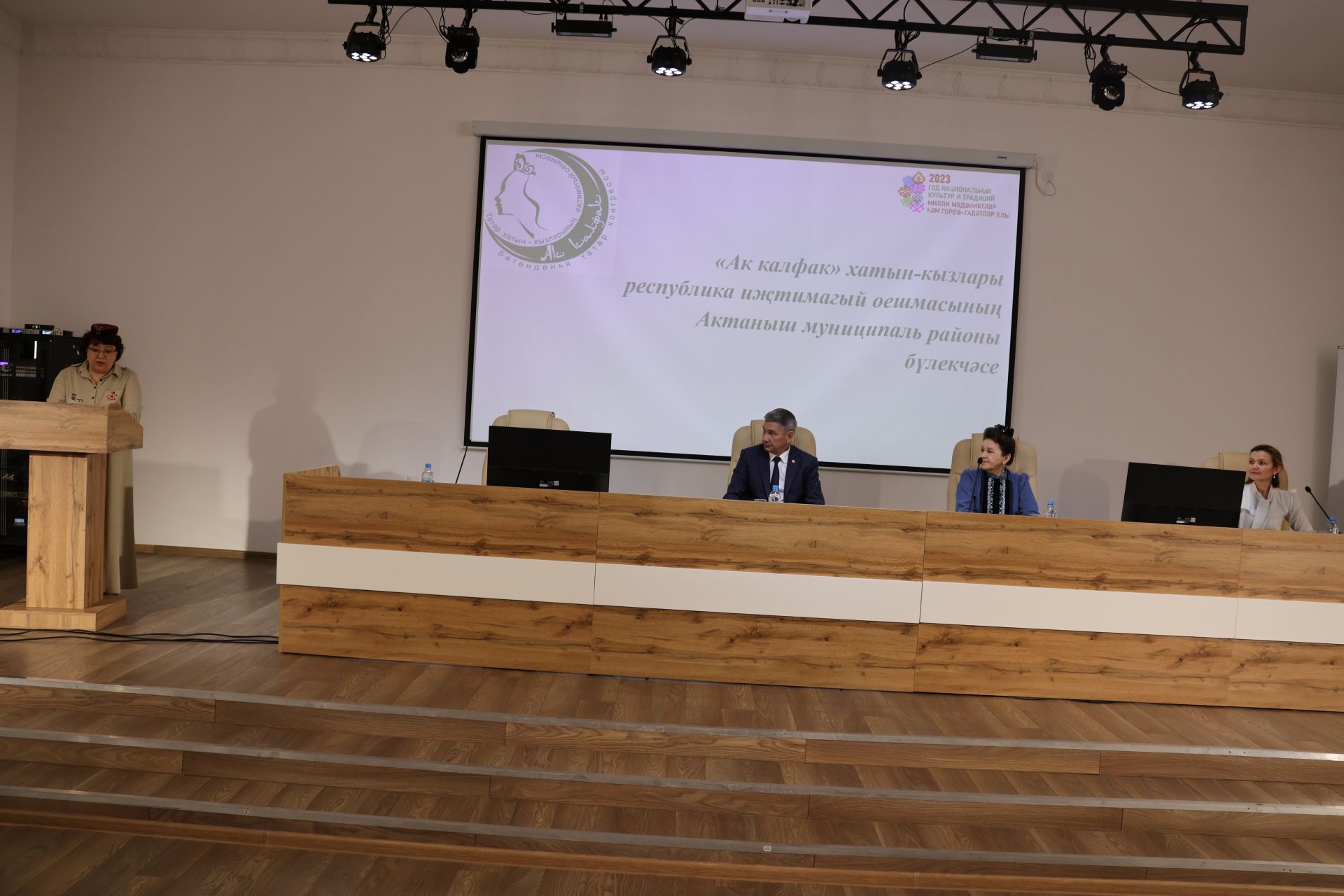 “АК КАЛФАК”НЫҢ КҮЧМӘ УТЫРЫШЫННАН: ЙОЛАЛАР ОНЫТЫЛМАСА, ХАЛЫК ЯШӘР, МИЛЛӘТ БАЛКЫР!