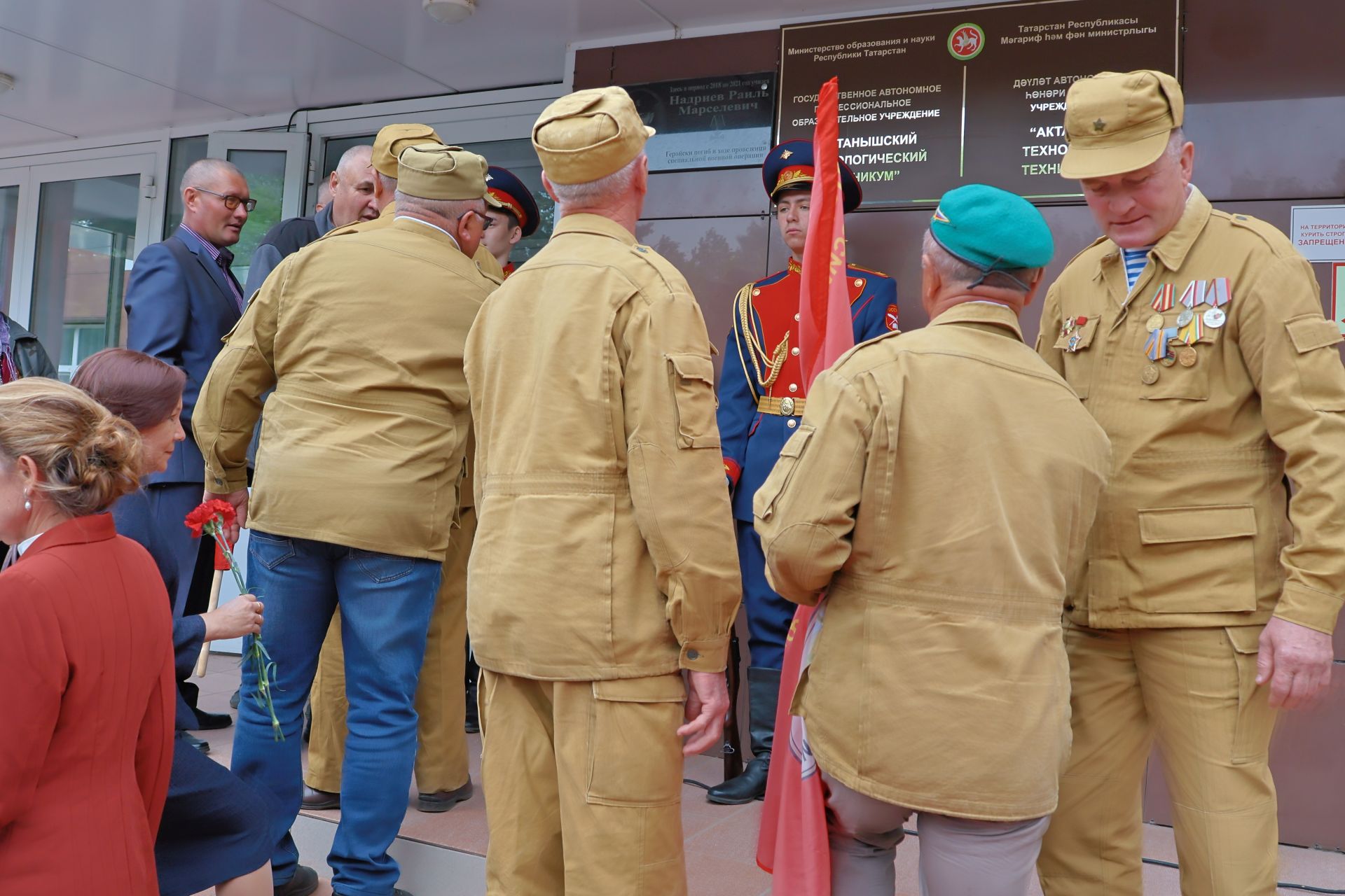Махсус хәрби операциядә һәлак булган якташыбыз Раил Надриев- батырлык һәм горурлык үрнәге (фото һәм видео)