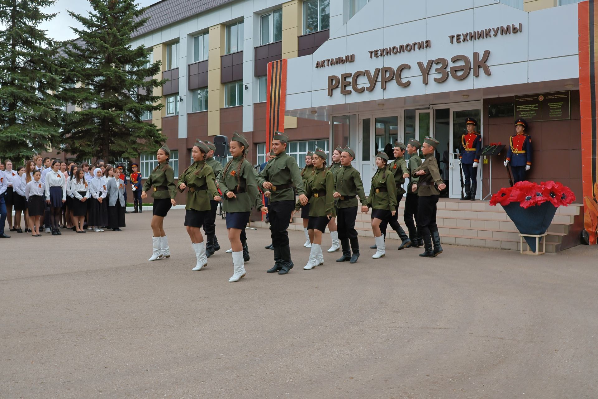 Махсус хәрби операциядә һәлак булган якташыбыз Раил Надриев- батырлык һәм горурлык үрнәге (фото һәм видео)