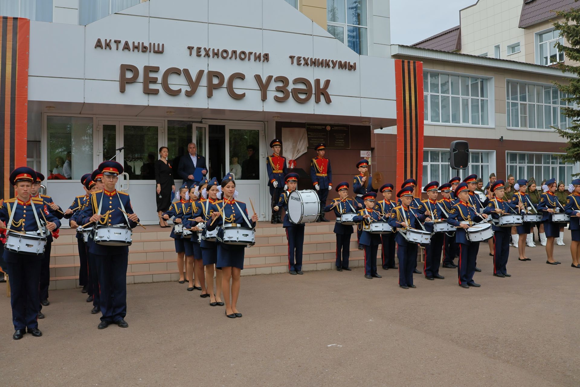 Махсус хәрби операциядә һәлак булган якташыбыз Раил Надриев- батырлык һәм горурлык үрнәге (фото һәм видео)