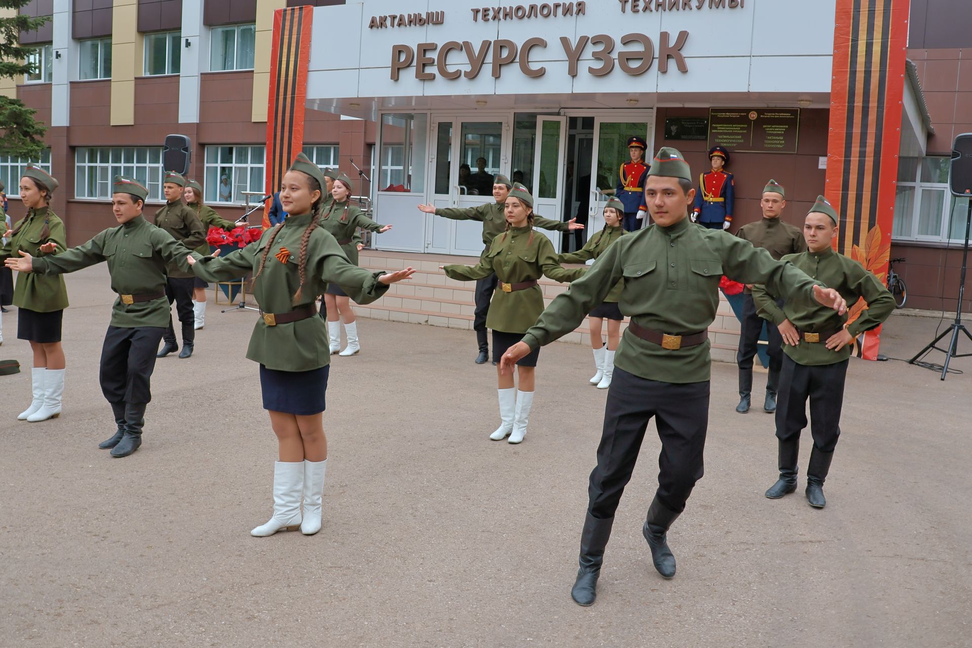 Махсус хәрби операциядә һәлак булган якташыбыз Раил Надриев- батырлык һәм горурлык үрнәге (фото һәм видео)