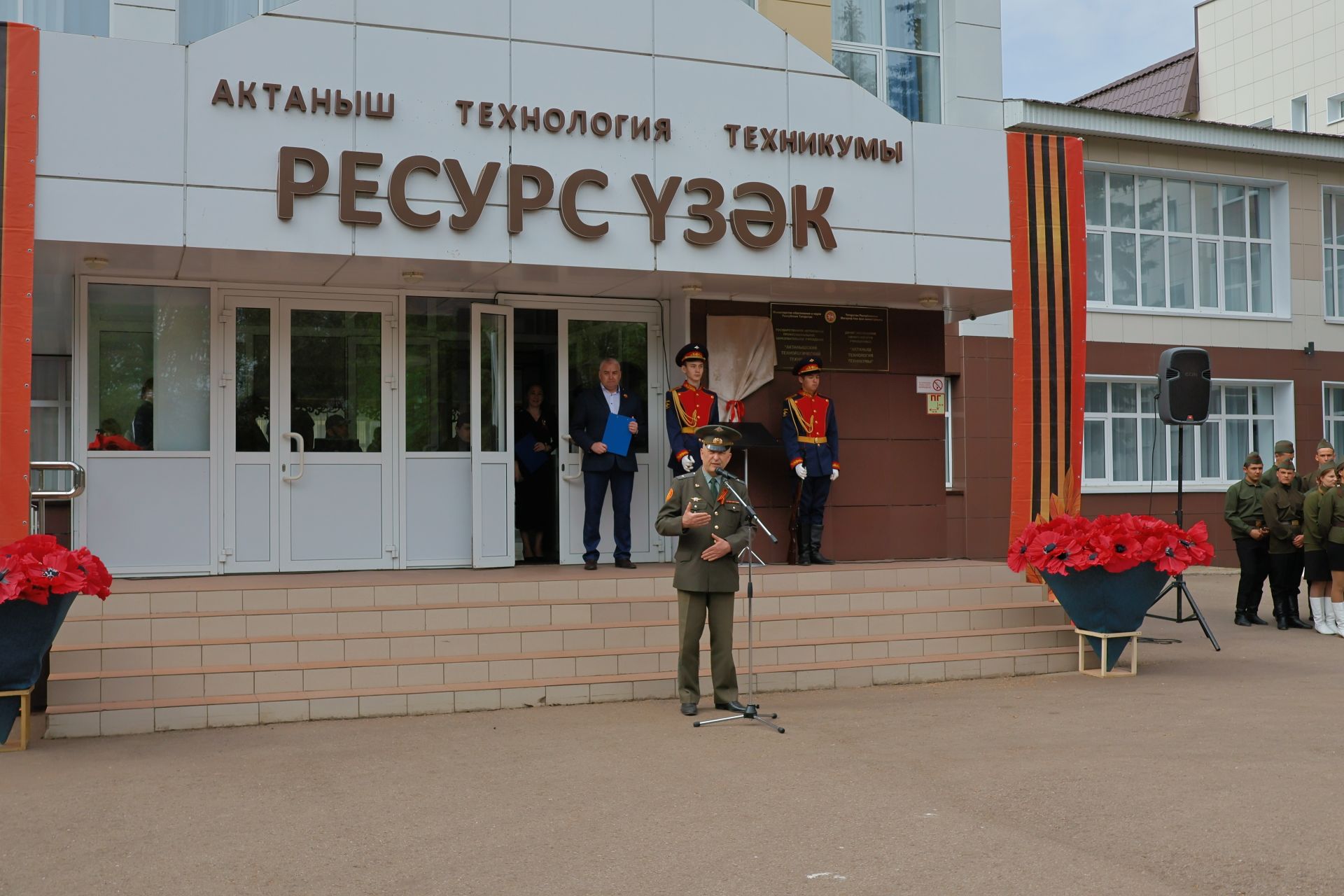 Махсус хәрби операциядә һәлак булган якташыбыз Раил Надриев- батырлык һәм горурлык үрнәге (фото һәм видео)
