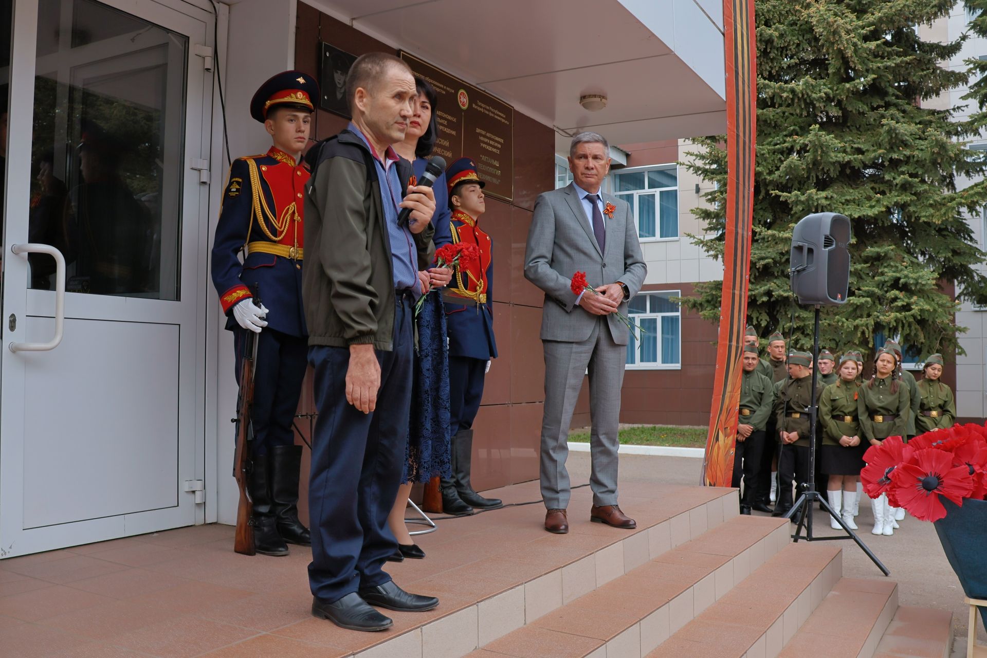 Махсус хәрби операциядә һәлак булган якташыбыз Раил Надриев- батырлык һәм горурлык үрнәге (фото һәм видео)