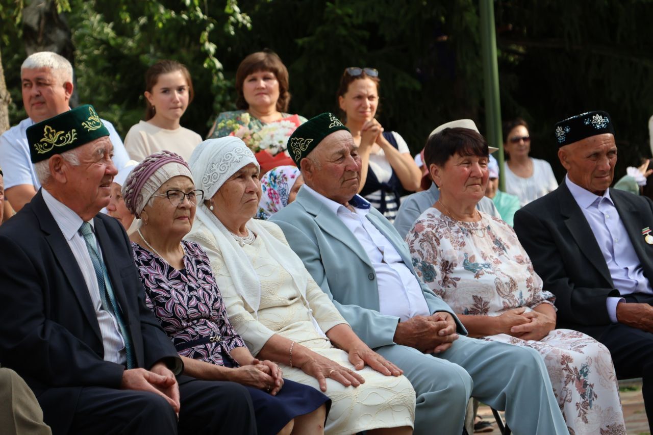 Районыбызның 16 пары алтын һәм тимер туйларын каршылады