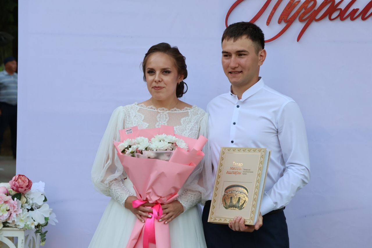 Районыбызның 16 пары алтын һәм тимер туйларын каршылады