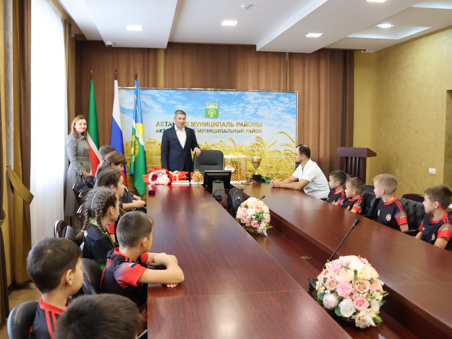 Ленар Зарипов укуда һәм спортта зур уңышларга ирешкән Актаныш укучыларын котлады