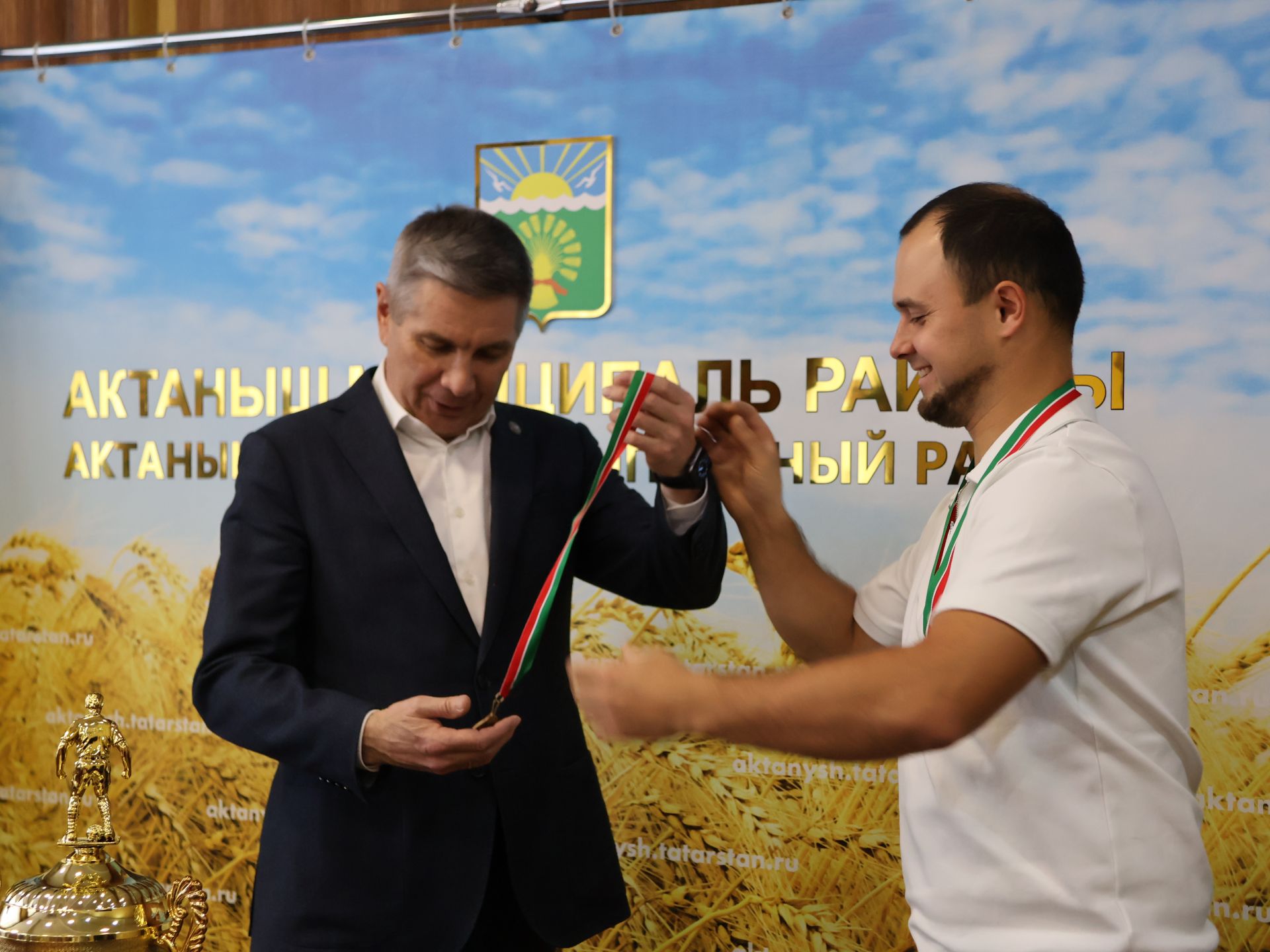 Ленар Зарипов укуда һәм спортта зур уңышларга ирешкән Актаныш укучыларын котлады