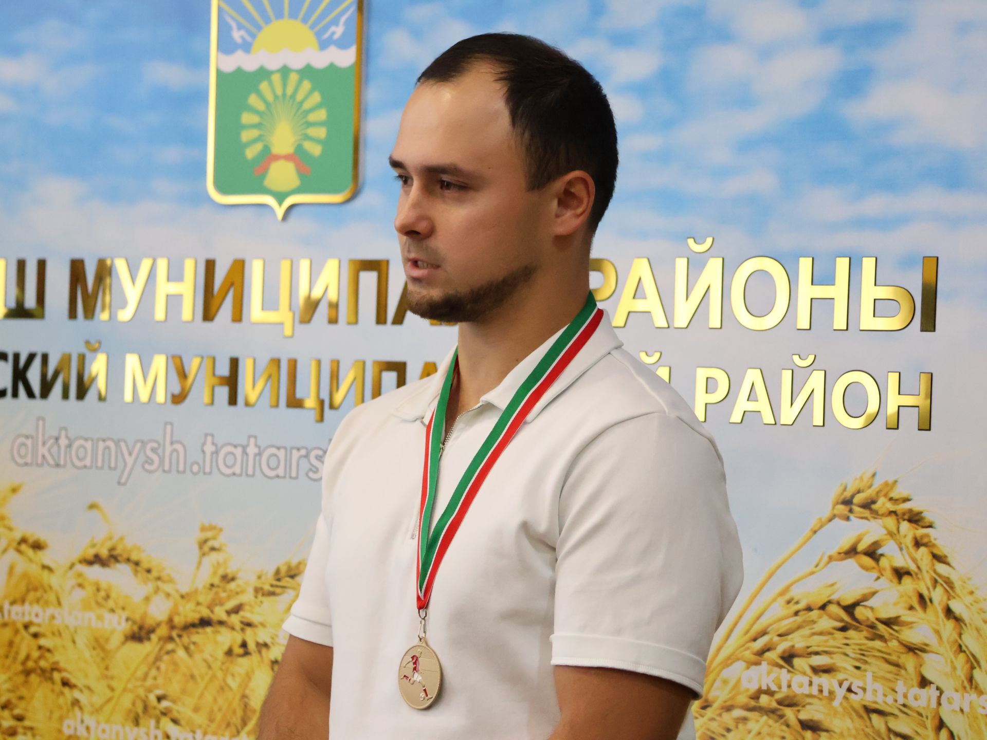 Ленар Зарипов укуда һәм спортта зур уңышларга ирешкән Актаныш укучыларын котлады