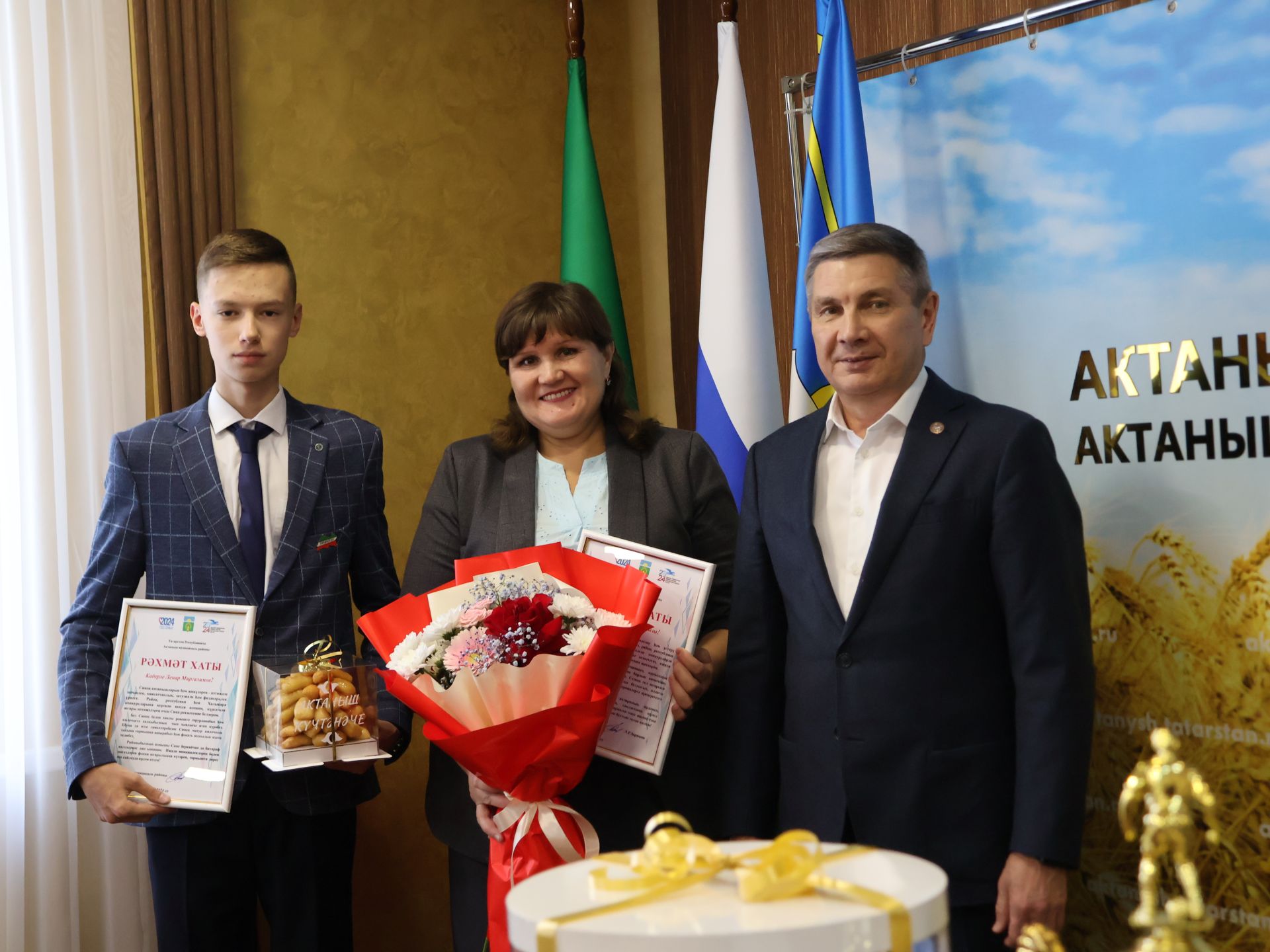 Ленар Зарипов укуда һәм спортта зур уңышларга ирешкән Актаныш укучыларын котлады