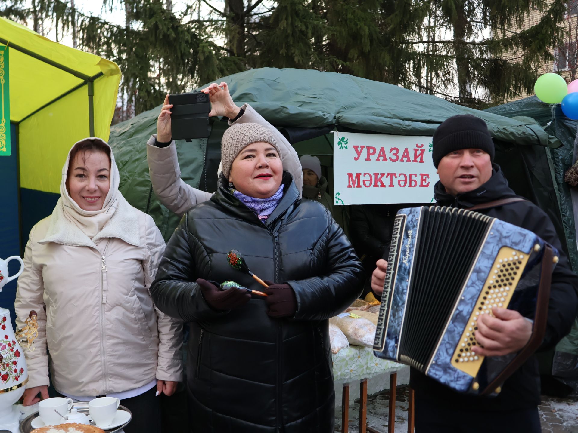 Актаныш мәктәпләре һәм балалар бакчалары Халыклар бердәмлеге көне ярминкәсендә