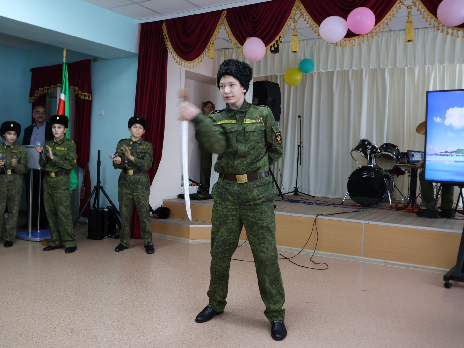 Хәсән Заманов исемендәге кадет мәктәбе «БлагоДарение» фонды белән төбәкара көрәш ярышы оештырды (фотолар)