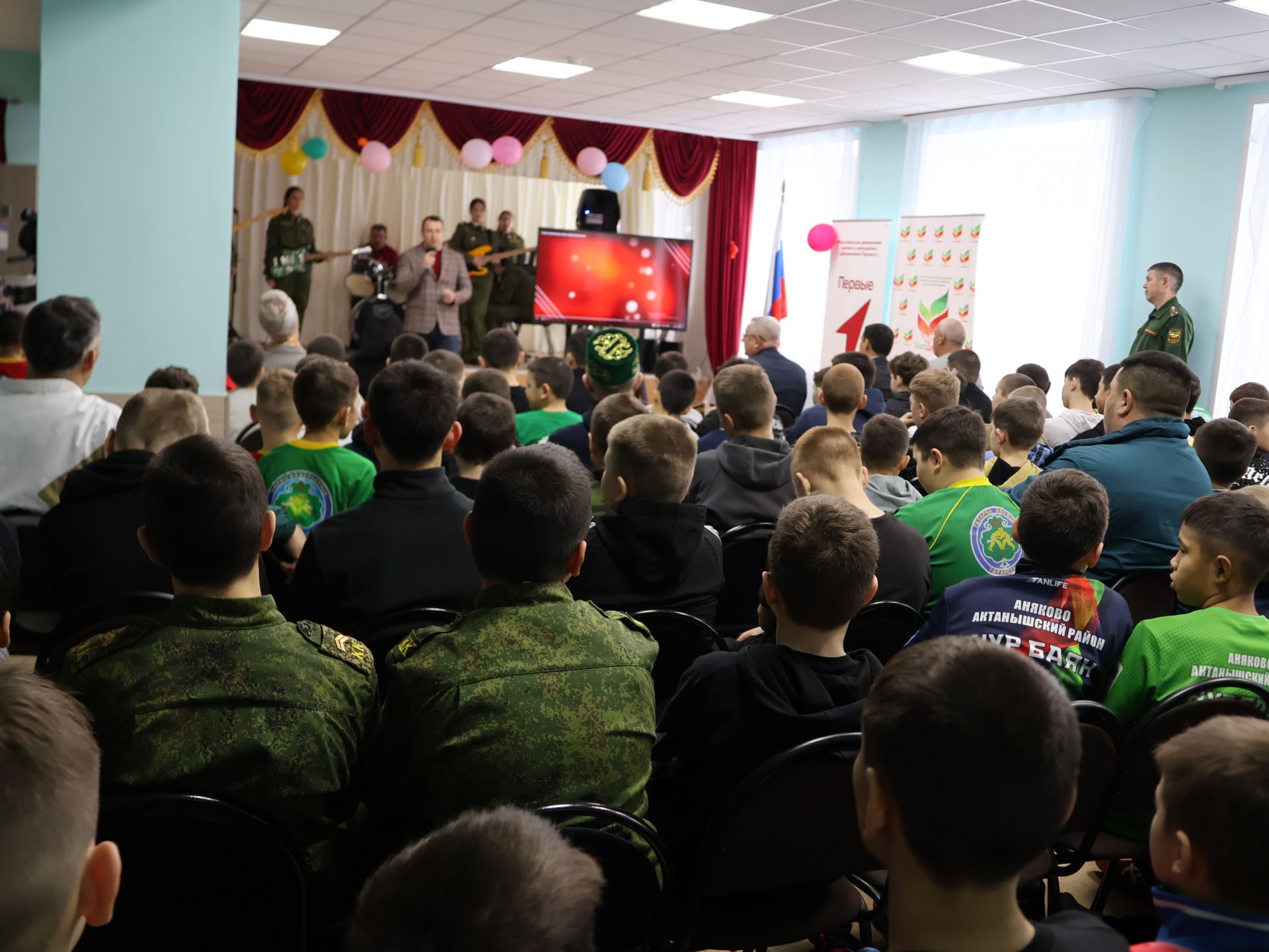 Хәсән Заманов исемендәге кадет мәктәбе «БлагоДарение» фонды белән төбәкара көрәш ярышы оештырды (фотолар)