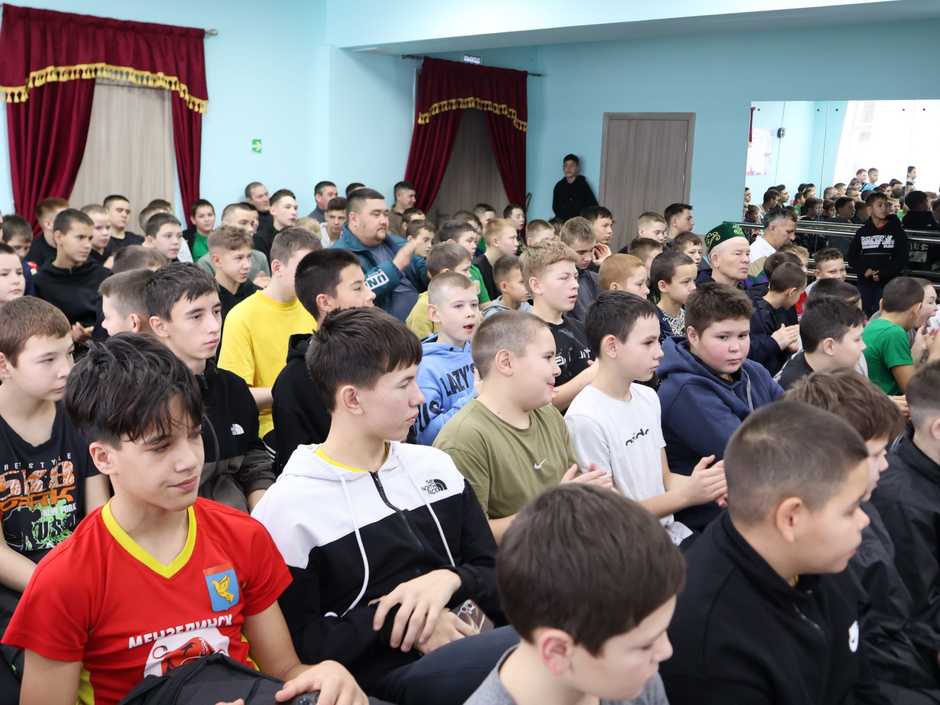 Хәсән Заманов исемендәге кадет мәктәбе «БлагоДарение» фонды белән төбәкара көрәш ярышы оештырды (фотолар)