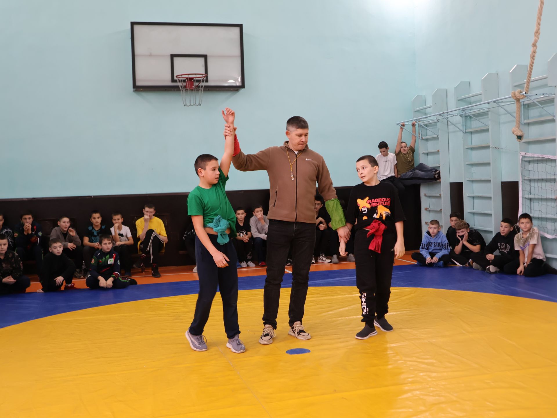 Хәсән Заманов исемендәге кадет мәктәбе «БлагоДарение» фонды белән төбәкара көрәш ярышы оештырды (фотолар)