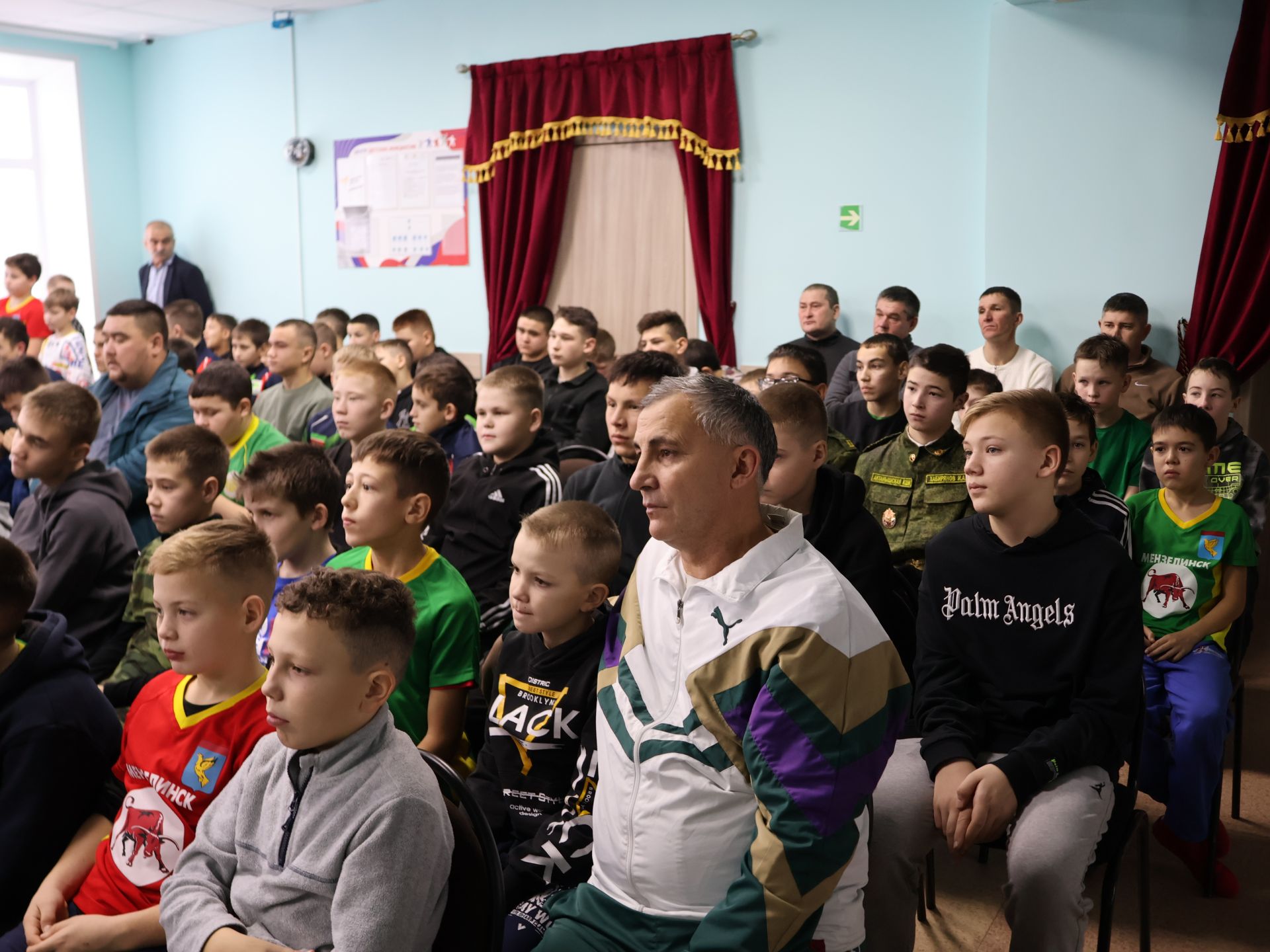 Хәсән Заманов исемендәге кадет мәктәбе «БлагоДарение» фонды белән төбәкара көрәш ярышы оештырды (фотолар)