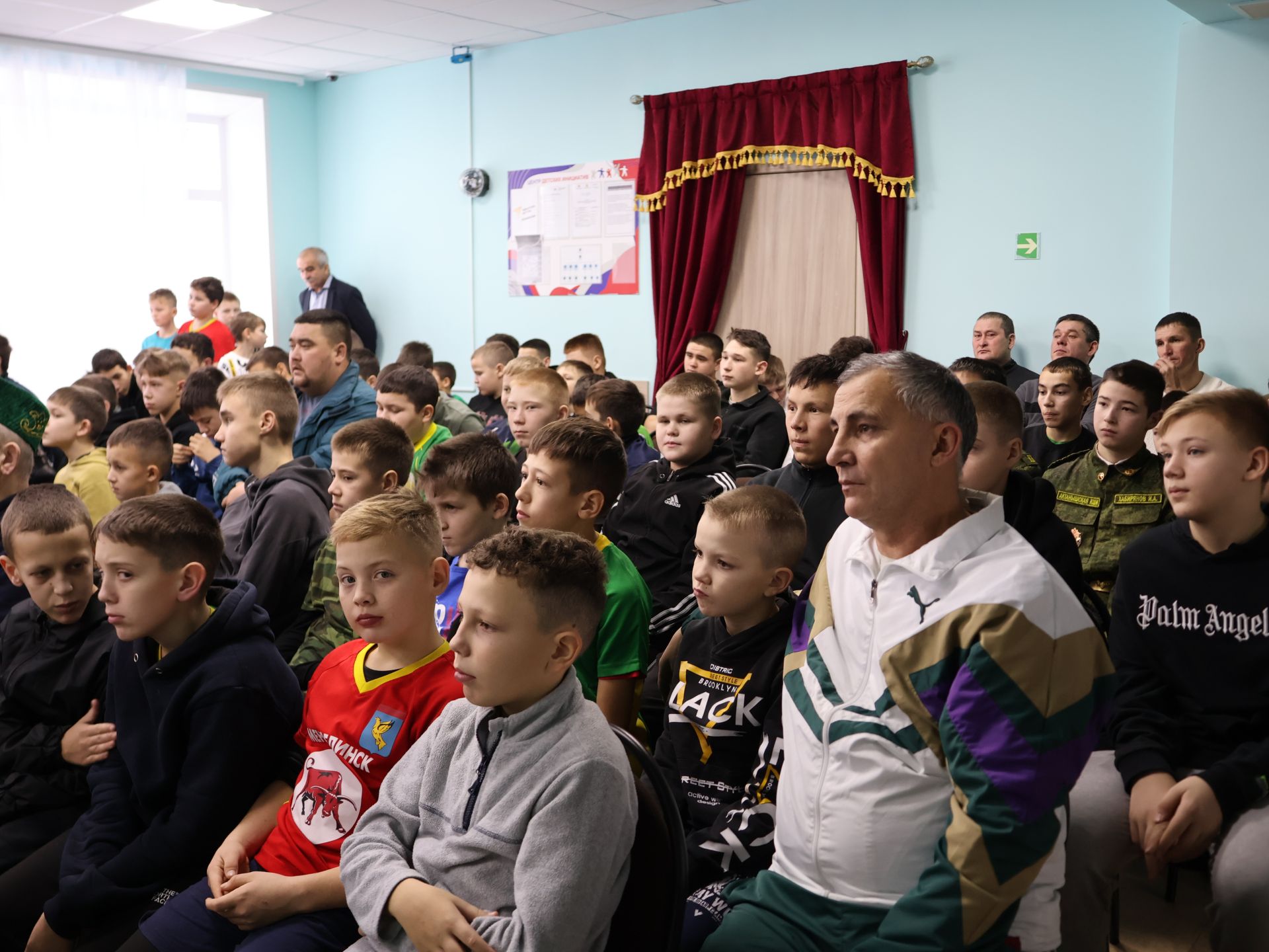 Хәсән Заманов исемендәге кадет мәктәбе «БлагоДарение» фонды белән төбәкара көрәш ярышы оештырды (фотолар)