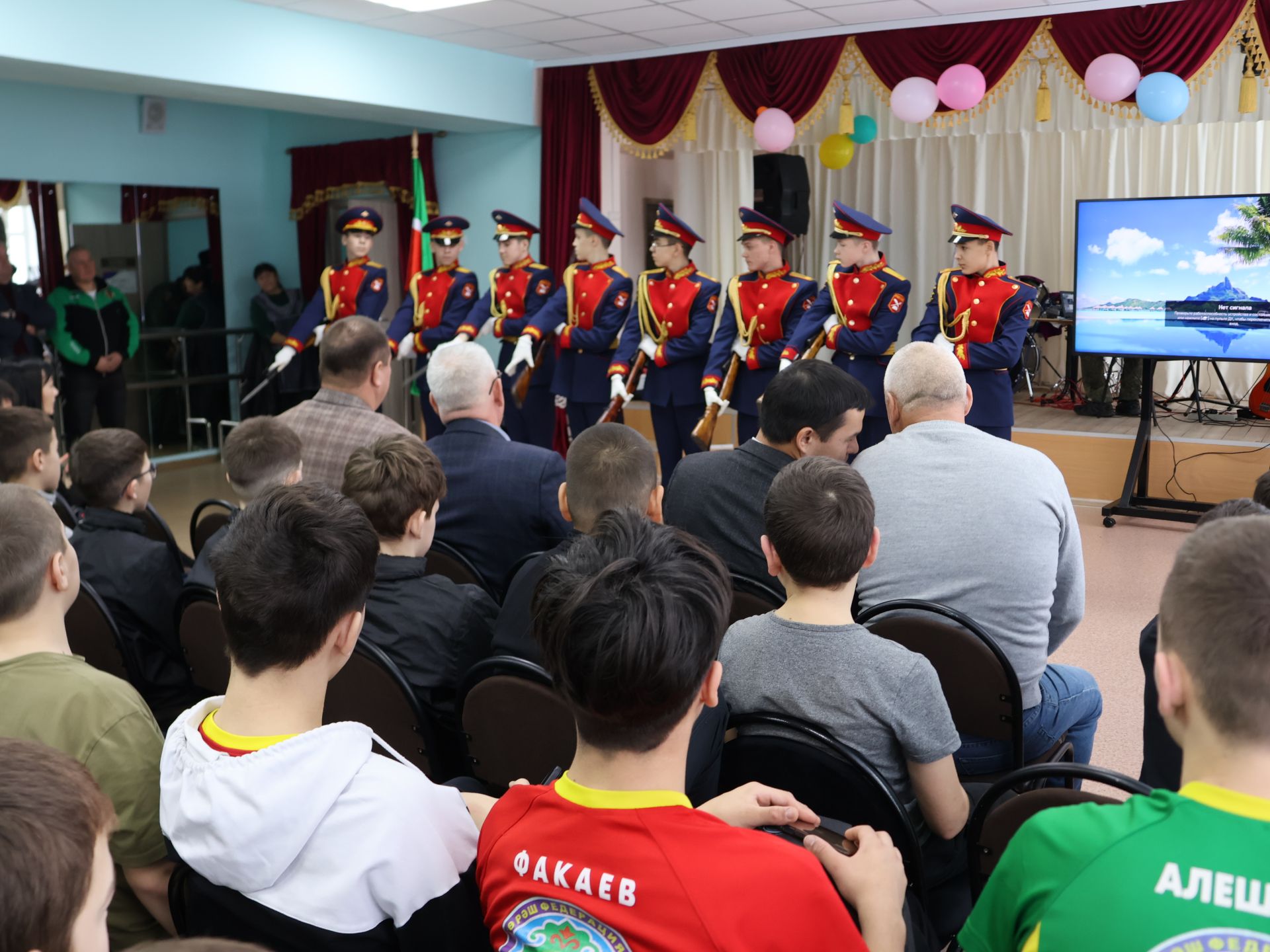 Хәсән Заманов исемендәге кадет мәктәбе «БлагоДарение» фонды белән төбәкара көрәш ярышы оештырды (фотолар)