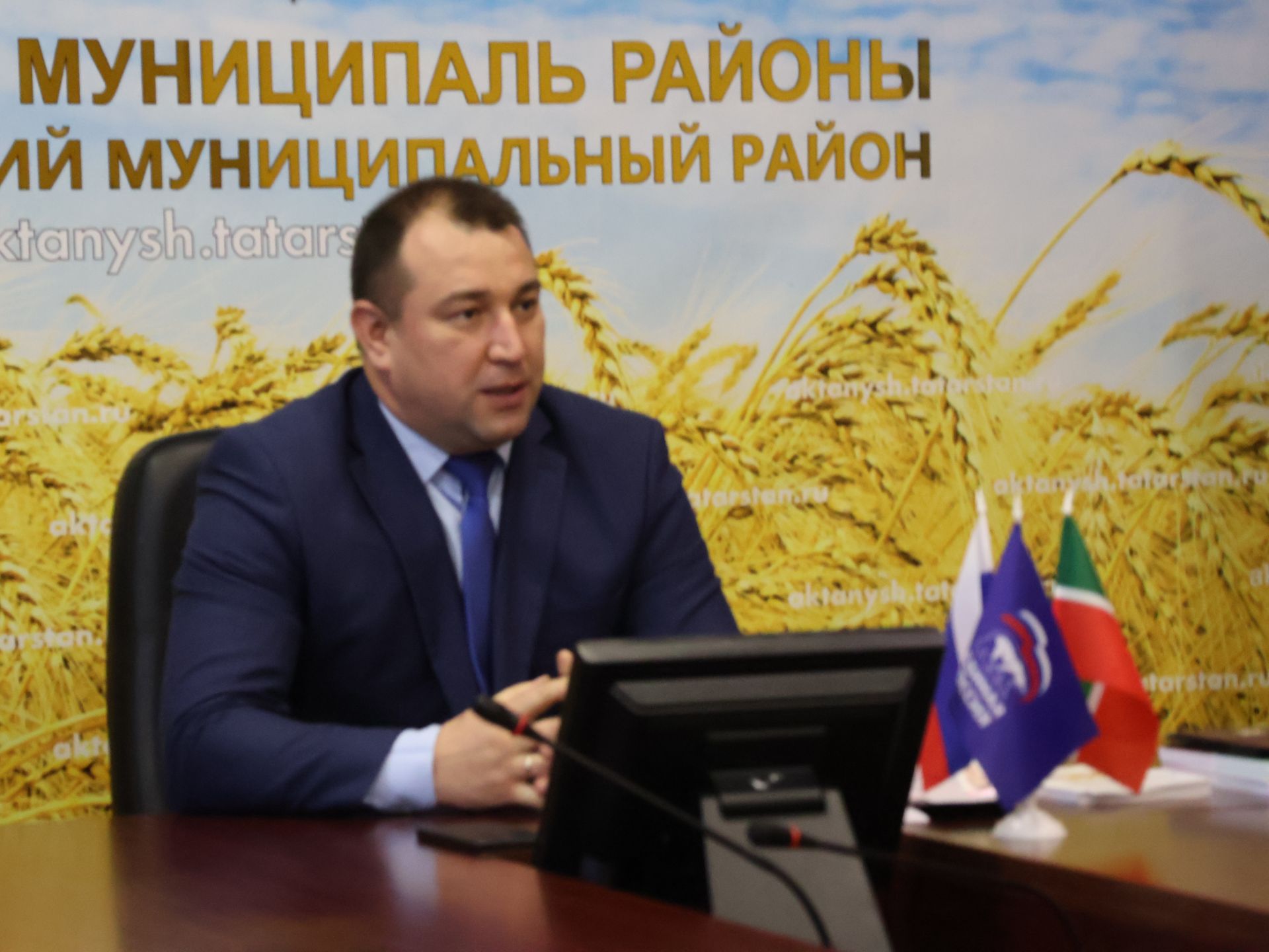 Актаныш укучыларына Россия Конституциясе көнендә паспорт тапшырдылар