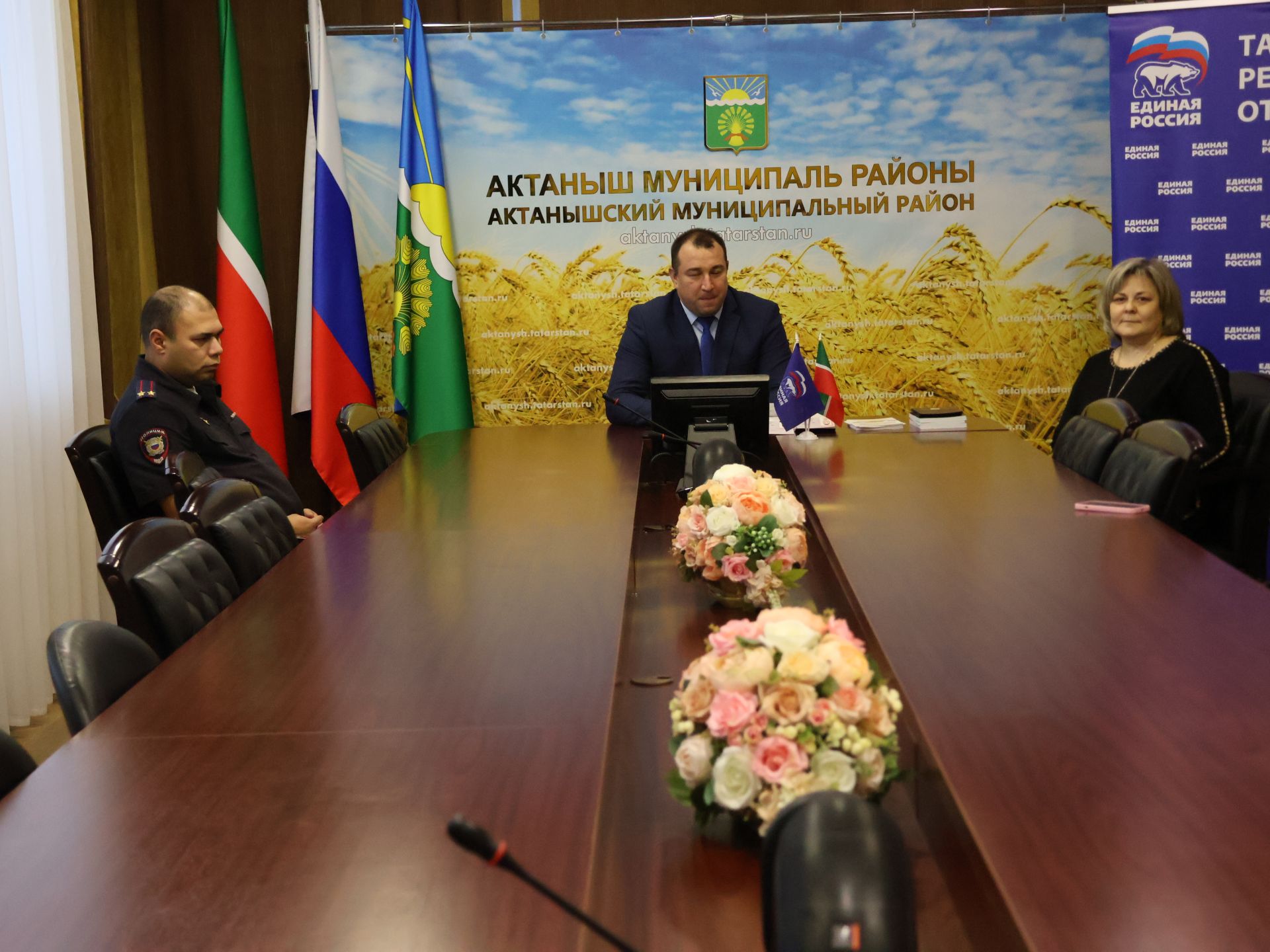 Актаныш укучыларына Россия Конституциясе көнендә паспорт тапшырдылар