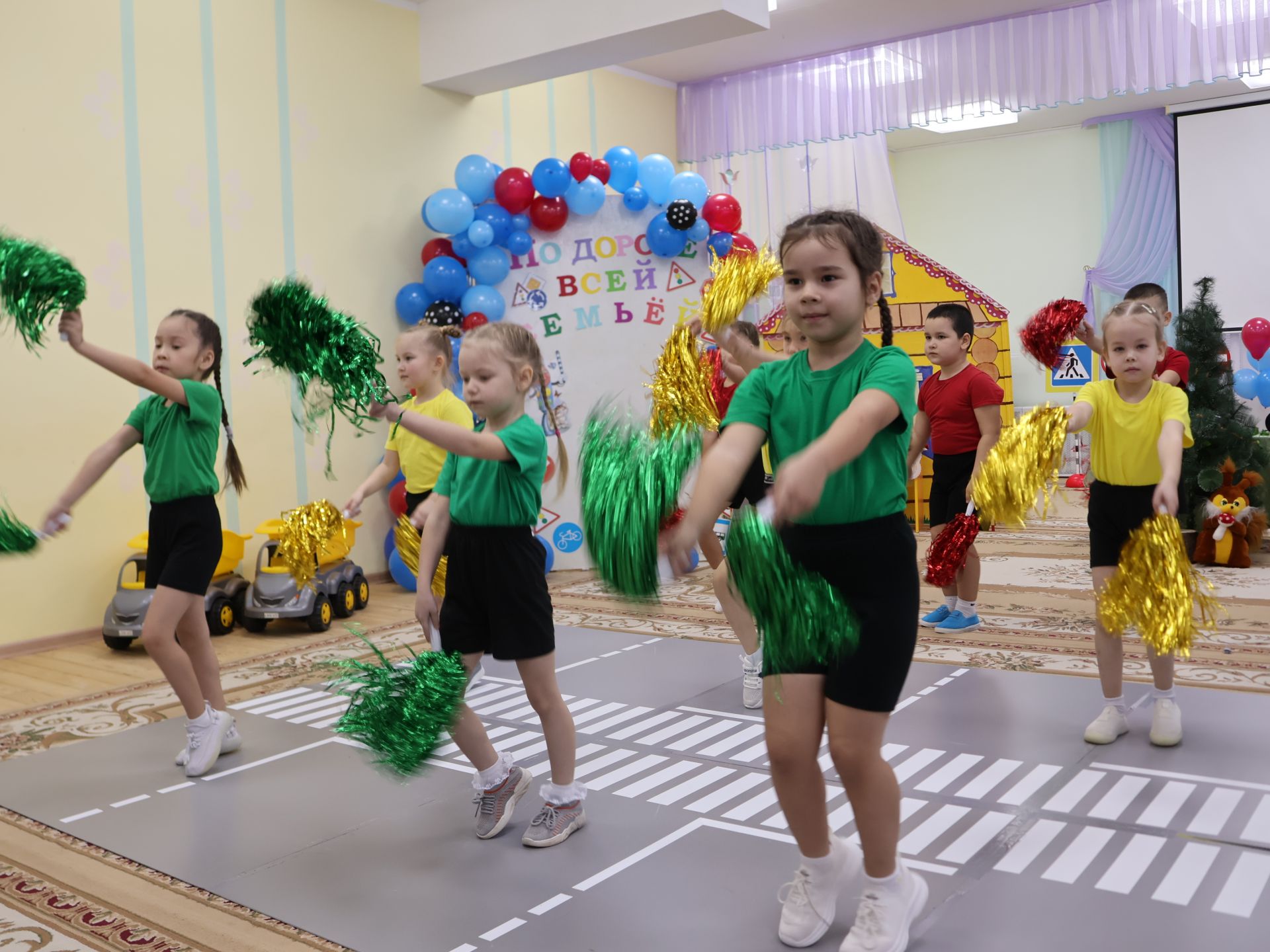 Бөтен гаилә белән юл буйлап!