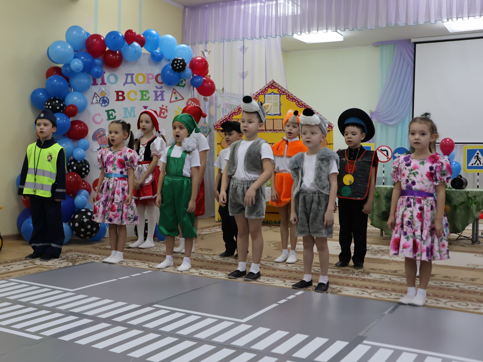 Бөтен гаилә белән юл буйлап!