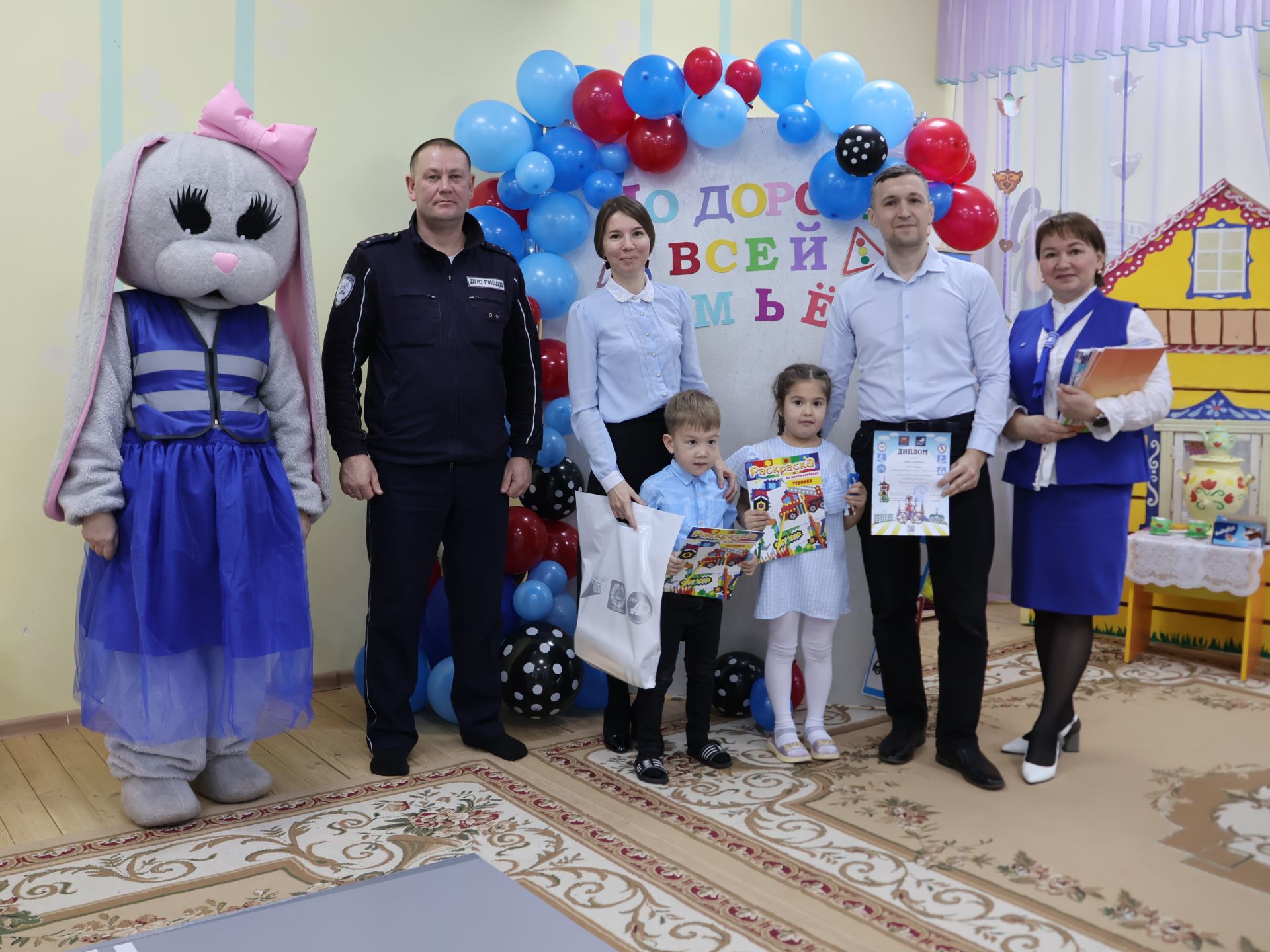 Бөтен гаилә белән юл буйлап!