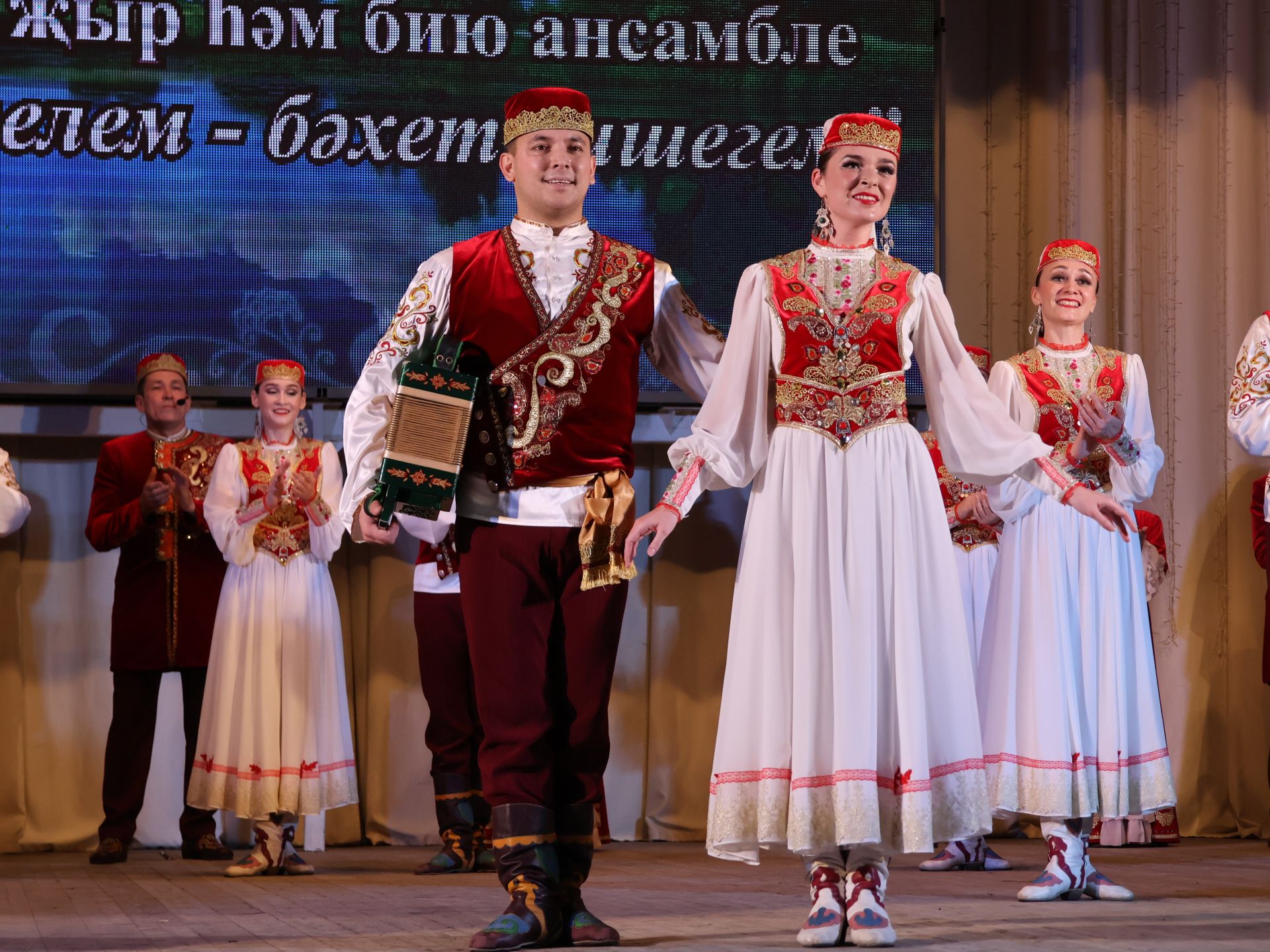«Агыйдел» дәүләт җыр һәм бию ансамбленең алты гаиләсе Рәхмәт хатларына лаек булды