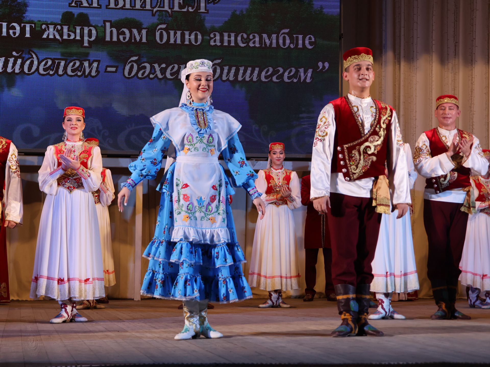 Кичә- Актанышта, иртәгә- Казанда: «Агыйдел» Дәүләт җыр һәм бию ансамбле еллык иҗат концерты белән чыгыш ясый