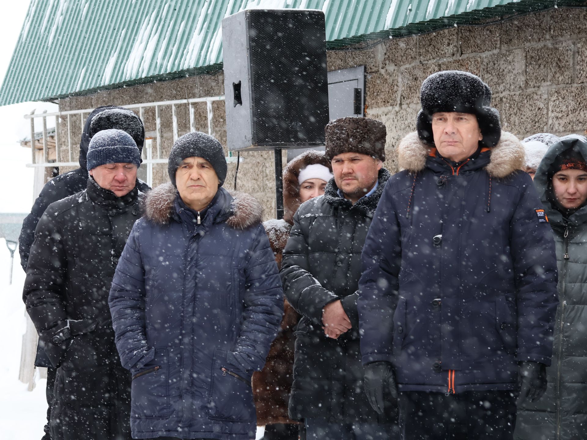Исемең калыр җирдә җыр булып: Хәрби операциядәге егетләргә унынчы тапкыр гуманитар ярдәм илткәндә һәлак булган Алмаз Кашаповны соңгы юлга озаттылар
