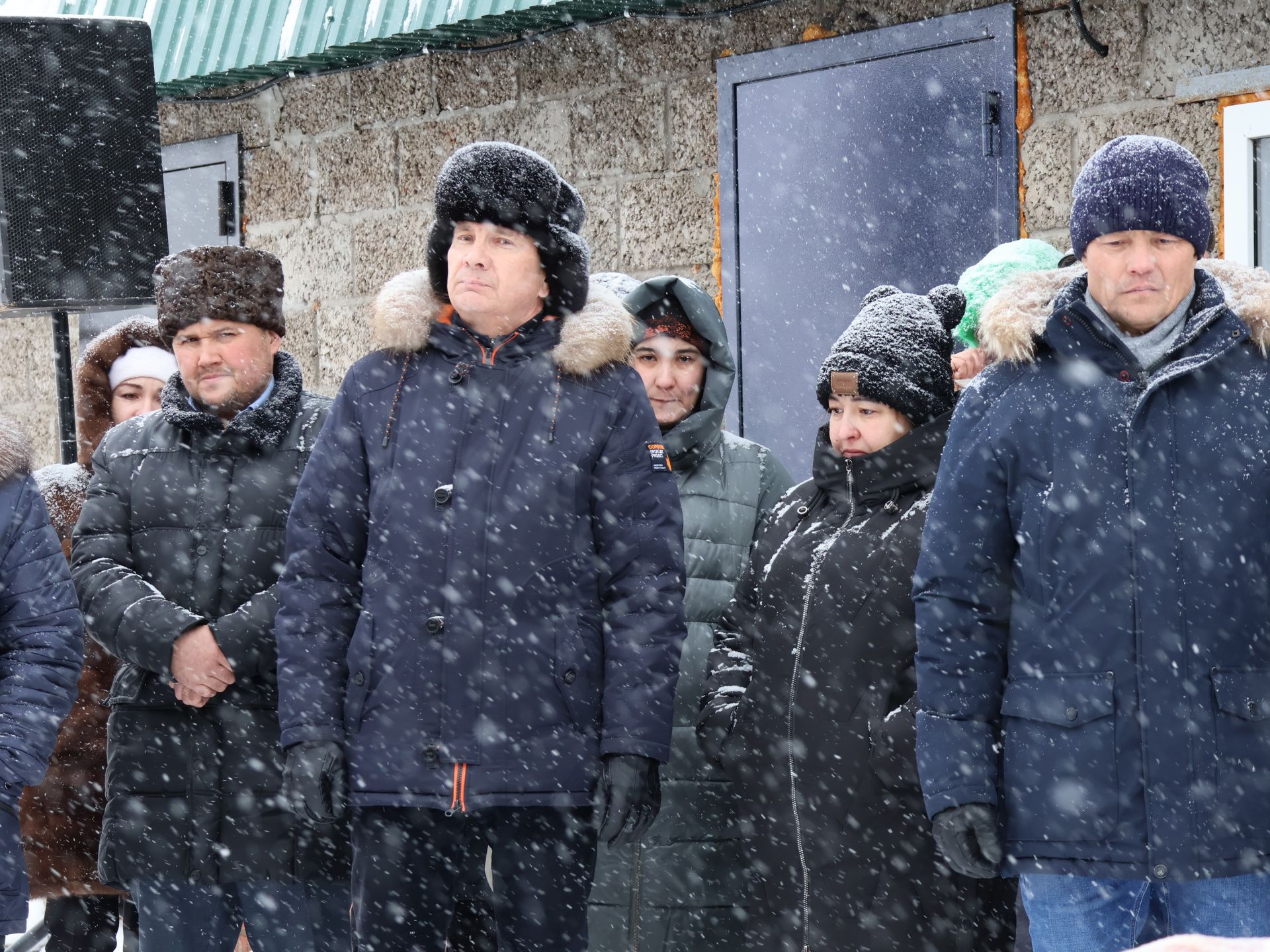 Исемең калыр җирдә җыр булып: Хәрби операциядәге егетләргә унынчы тапкыр гуманитар ярдәм илткәндә һәлак булган Алмаз Кашаповны соңгы юлга озаттылар