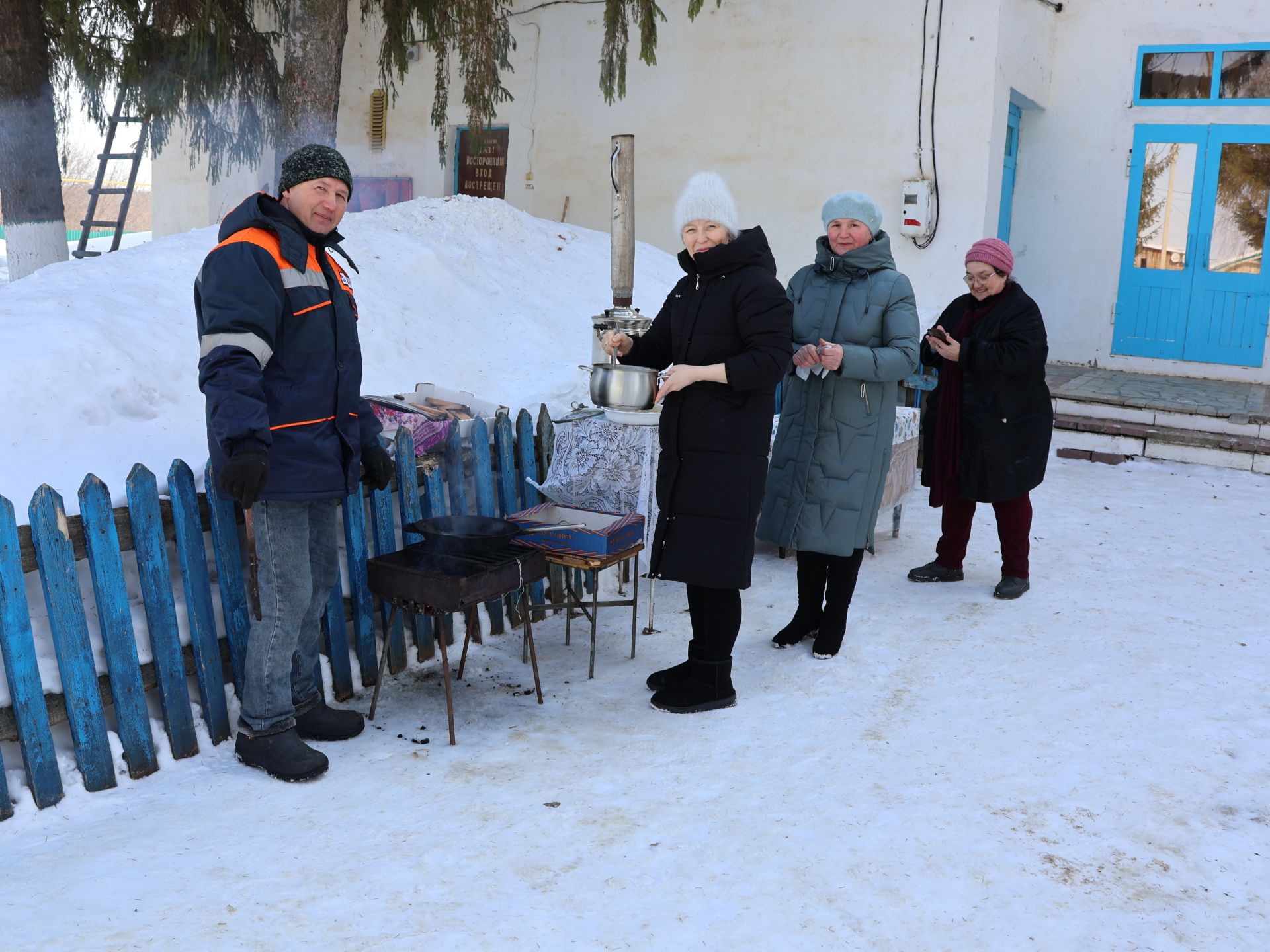 Татар Ямалысы авылы сайлаучыларын коймак пешереп каршы алдылар