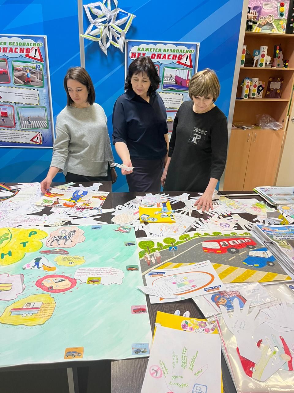 «Умырзая» балалар бакчасы тәрбиячеләре Казанда юл йөрү кагыйдәләрен өйрәтергә өйрәнәләр