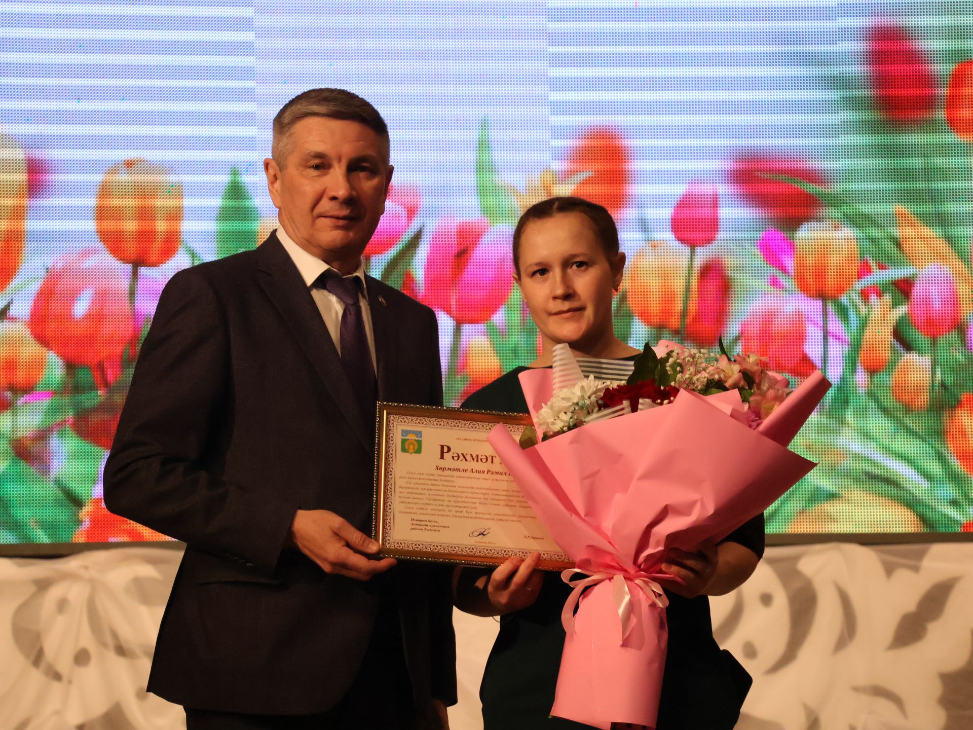 Яз һәм гүзәллек бәйрәме котлы булсын: Ленар Зарипов районыбызның алдынгы хатын-кызларын хөрмәтләде