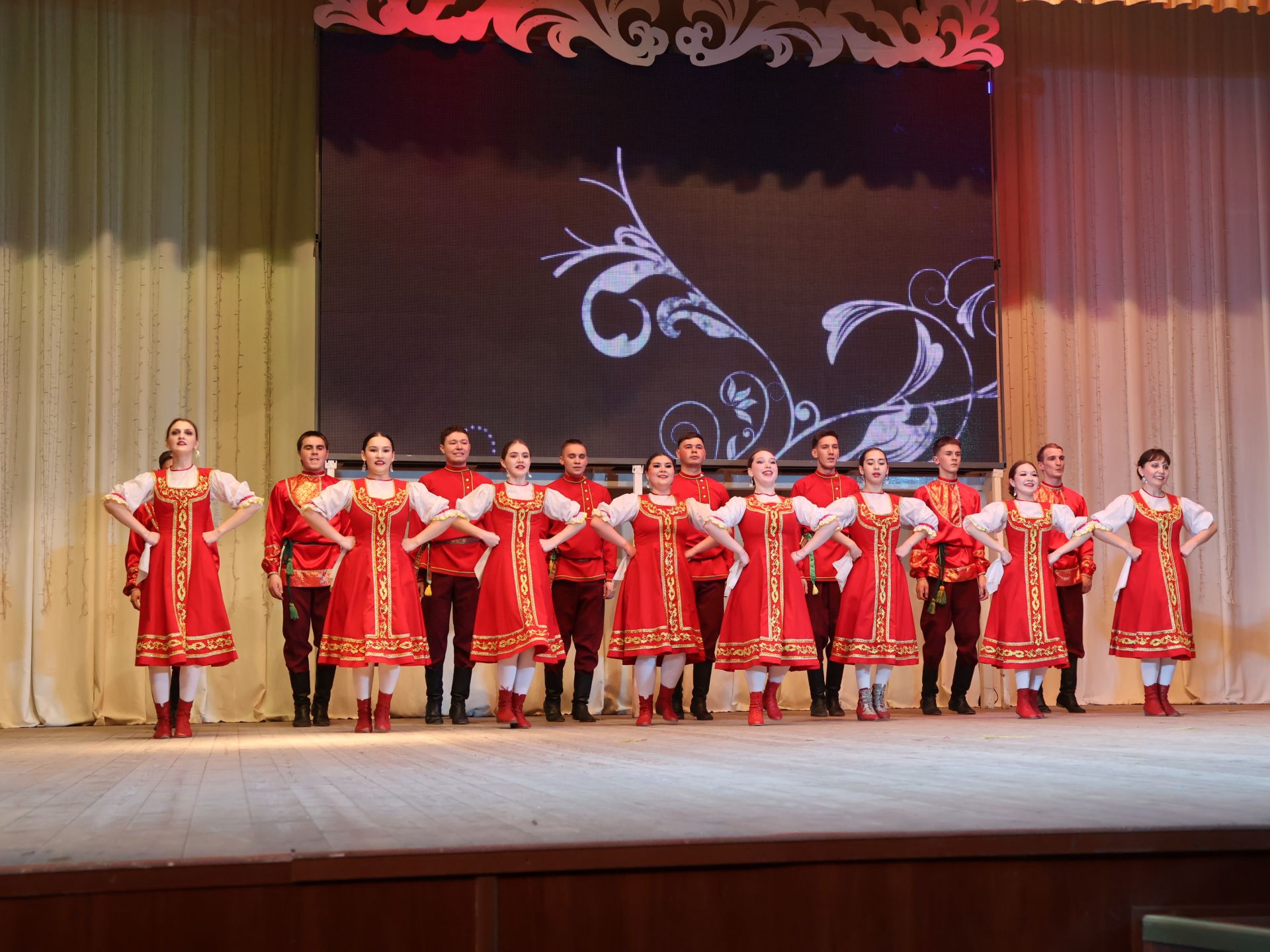 Район үзешчән сәнгать коллективлары смотрының Гран-приена Пучы мәдәният йорты коллективы лаек булды (фотолар)