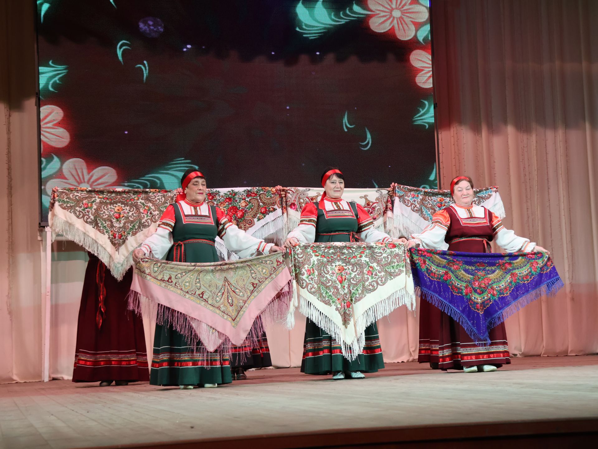 Район үзешчән сәнгать коллективлары смотрының Гран-приена Пучы мәдәният йорты коллективы лаек булды (фотолар)