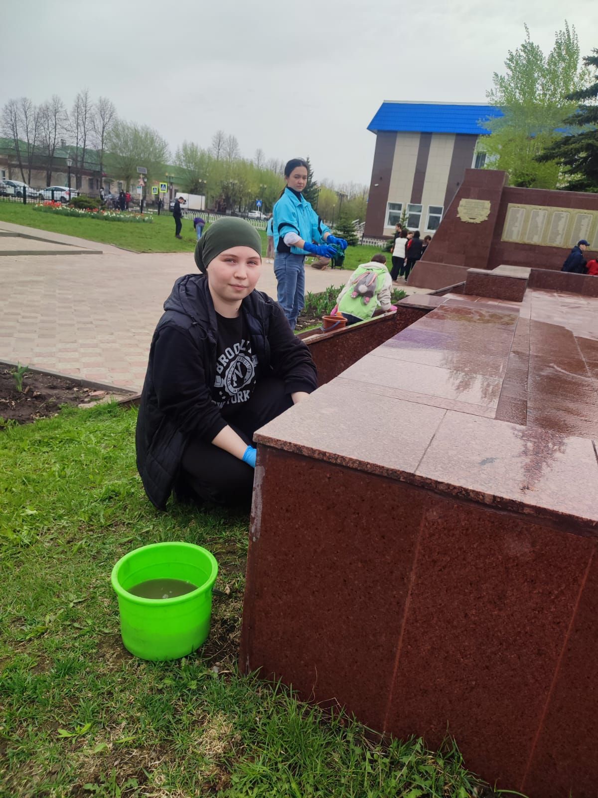 Актанышның икенче мәктәбе Җиңү паркын 9 май бәйрәменә әзерләде