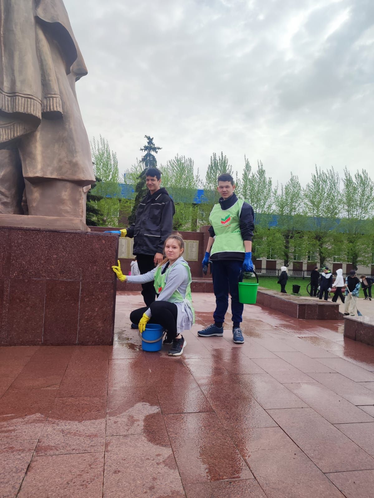 Актанышның икенче мәктәбе Җиңү паркын 9 май бәйрәменә әзерләде