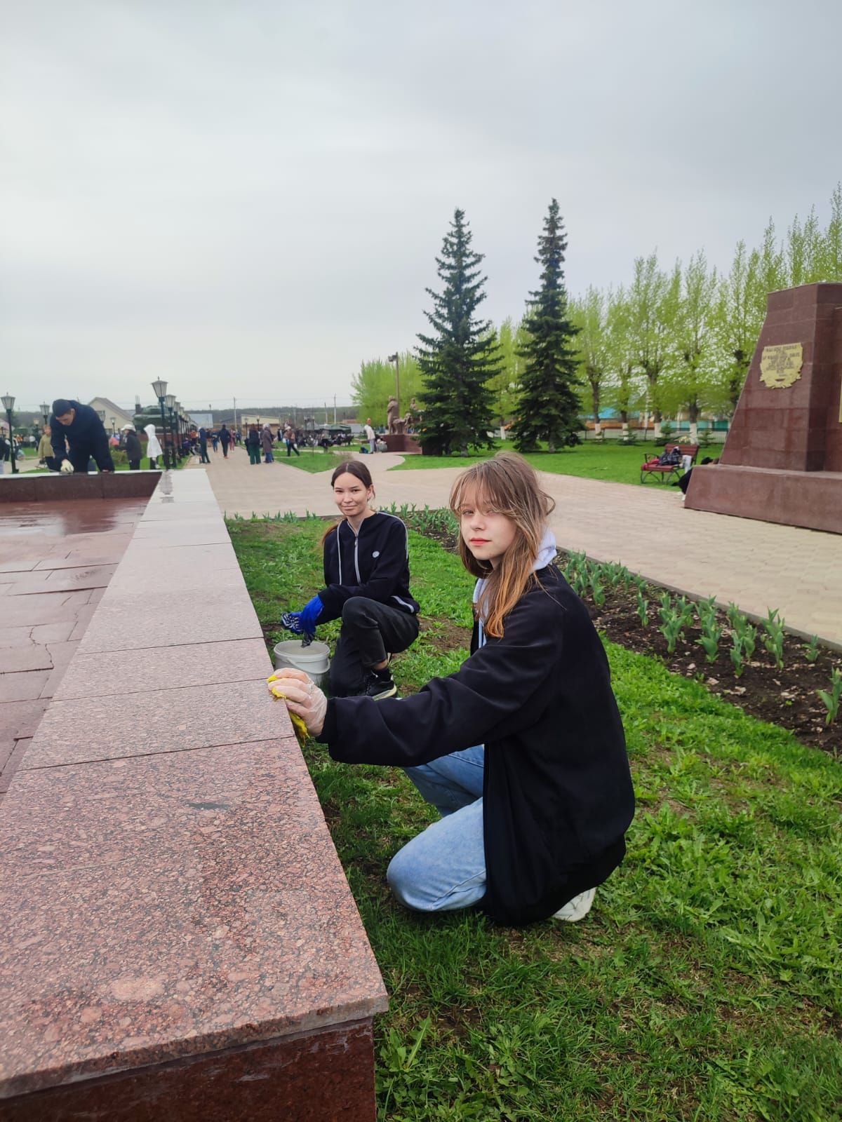 Актанышның икенче мәктәбе Җиңү паркын 9 май бәйрәменә әзерләде