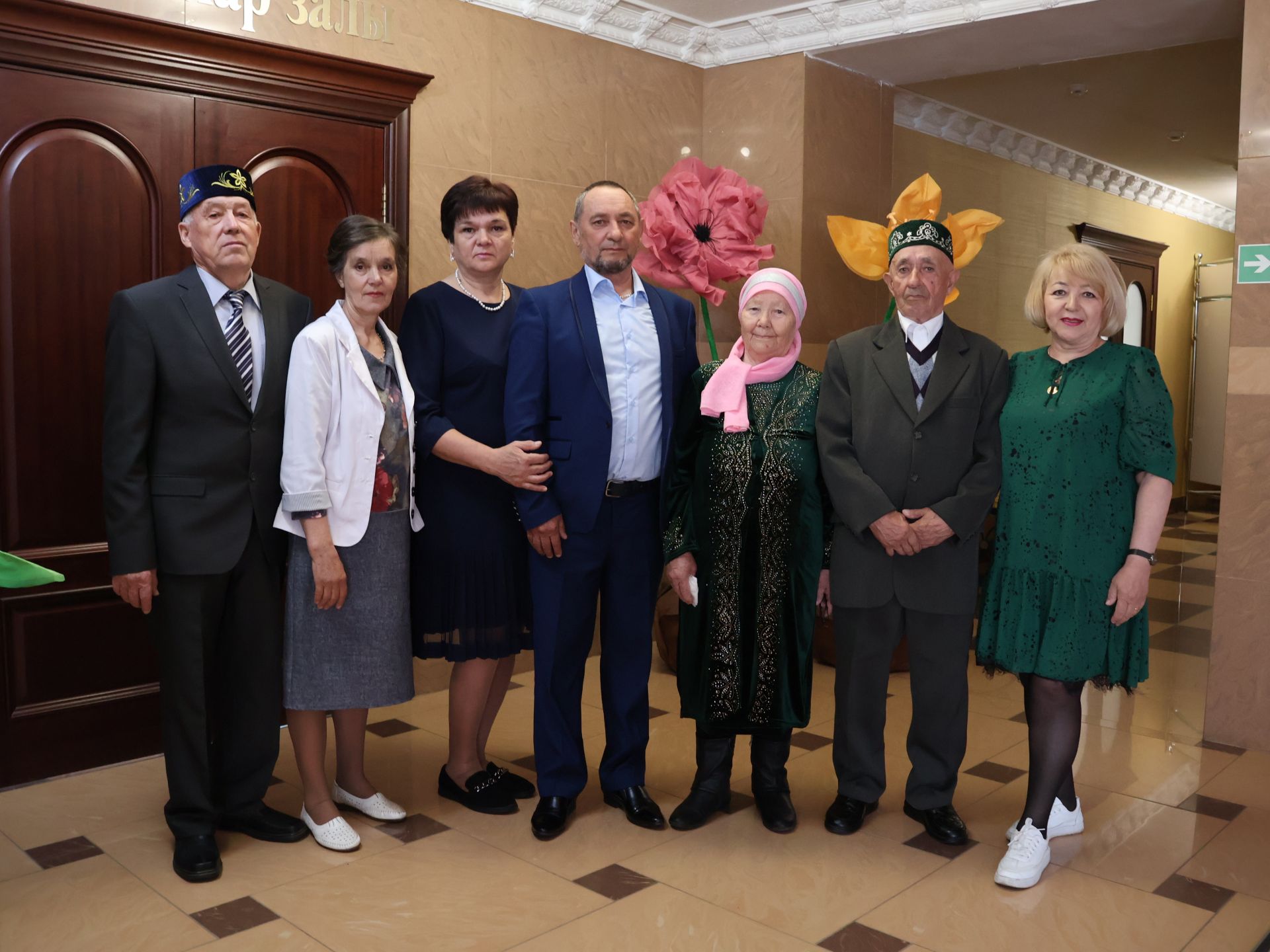Ике бәйрәм бергә: Актанышның 50 , 60 ел бергә яшәгән парлары белән Бөтенроссия Гаилә учагын Минзәләгә озаттык